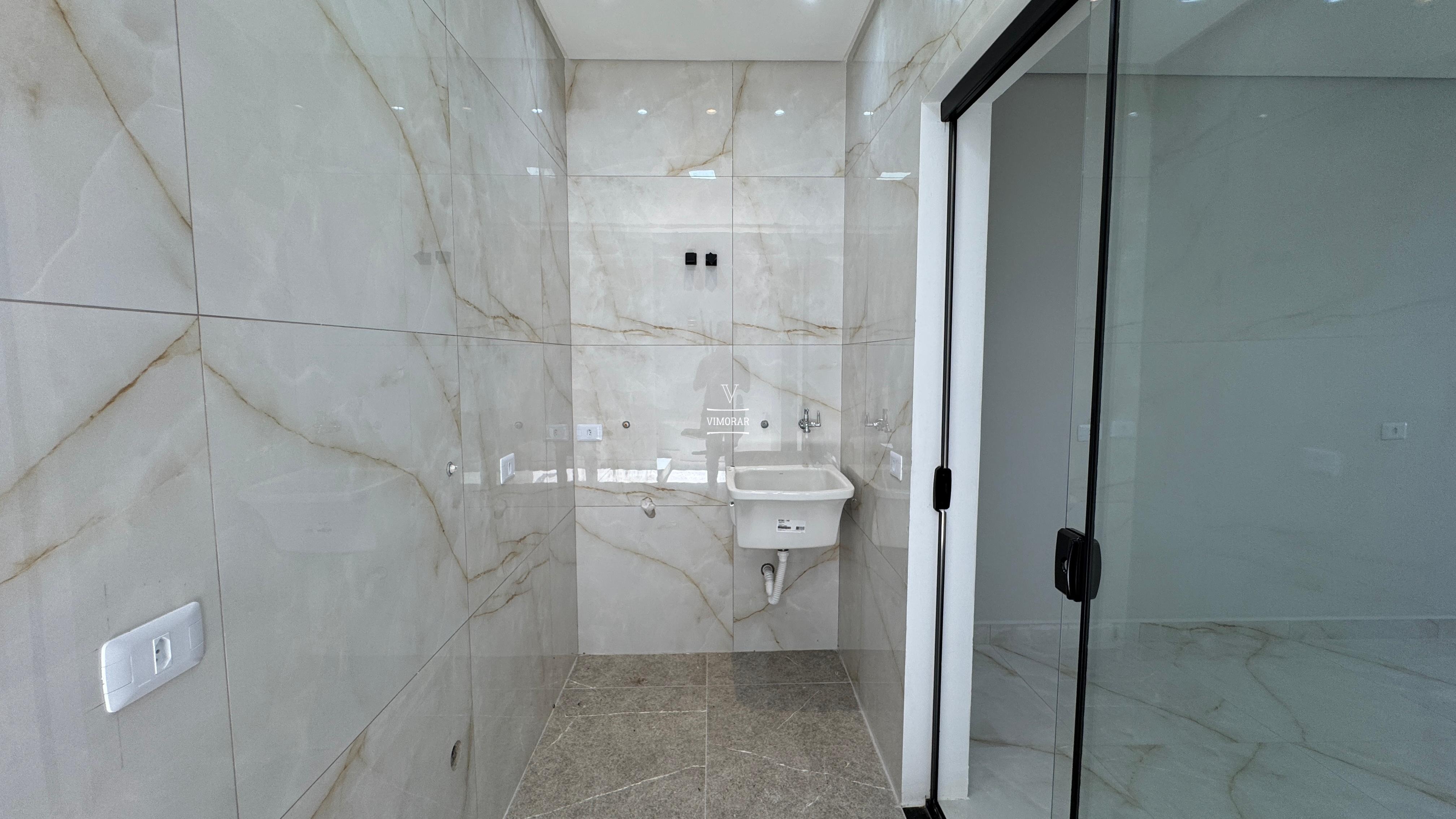 Sobrado 3 dormit&oacute;rios sendo 1 su&iacute;te +2 vagas de garagem  Itaquaquecetuba - 