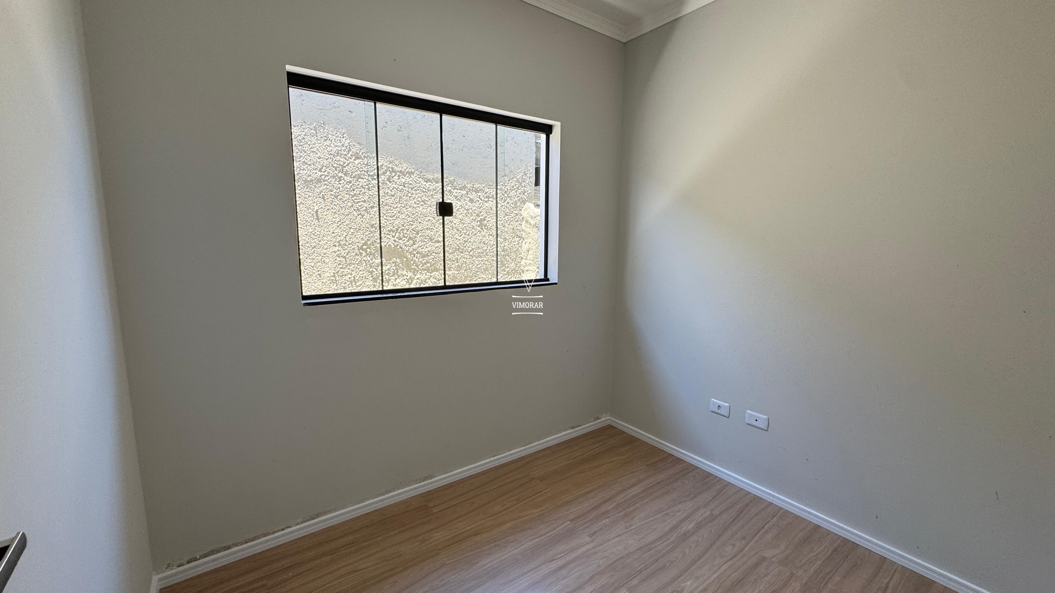 Sobrado 3 dormit&oacute;rios sendo 1 su&iacute;te + 2 vagas de garagem  Itaquaquecetuba - 