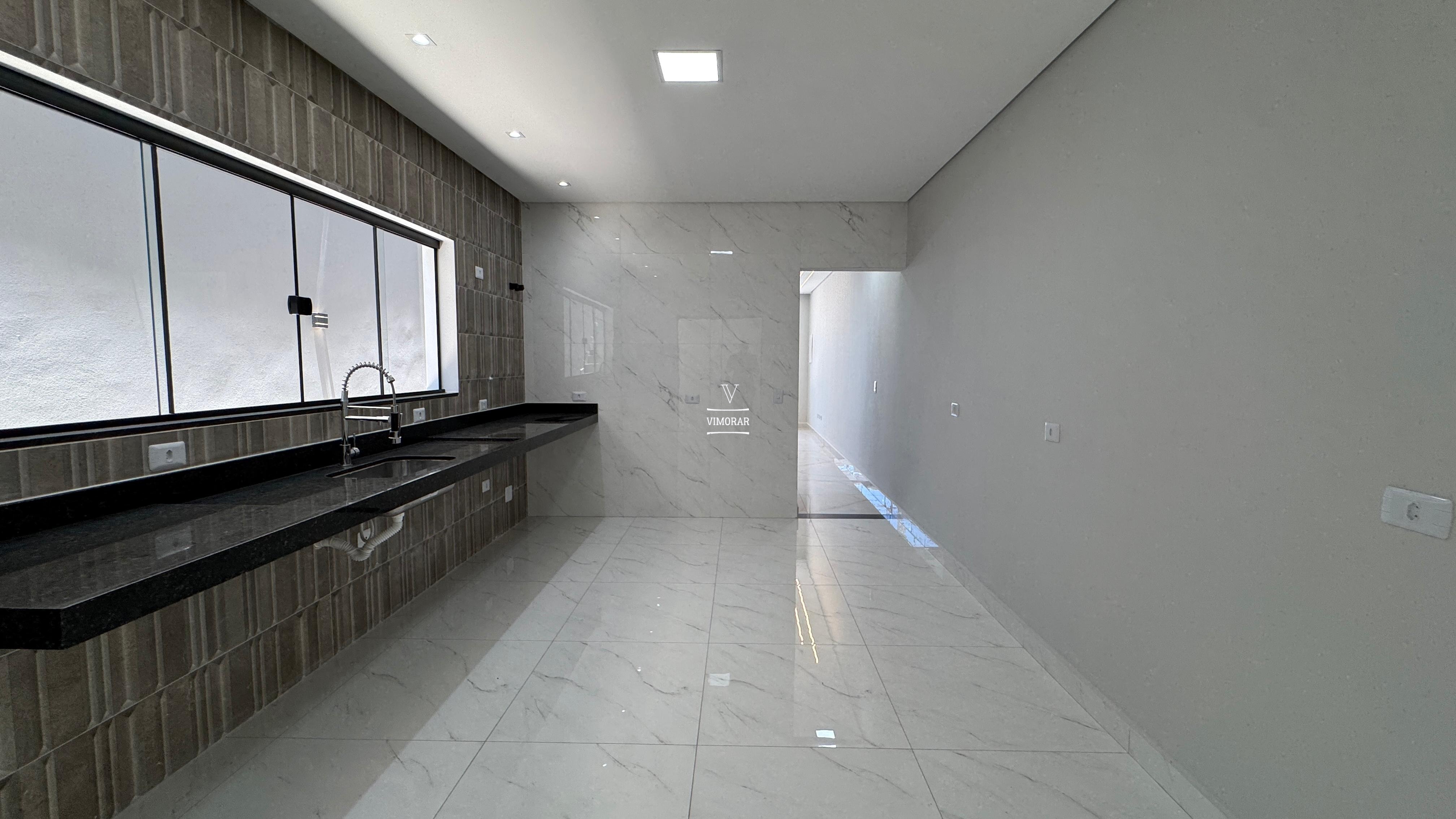 Sobrado 3 dormit&oacute;rios sendo 1 su&iacute;te + 2 vagas de garagem  Itaquaquecetuba - 