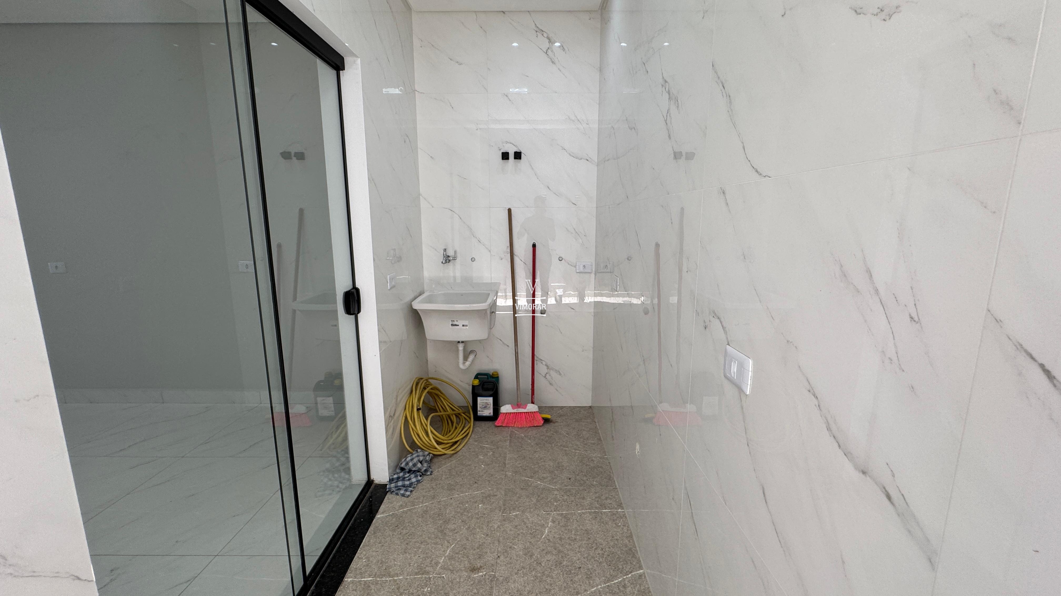 Sobrado 3 dormit&oacute;rios sendo 1 su&iacute;te + 2 vagas de garagem  Itaquaquecetuba - 