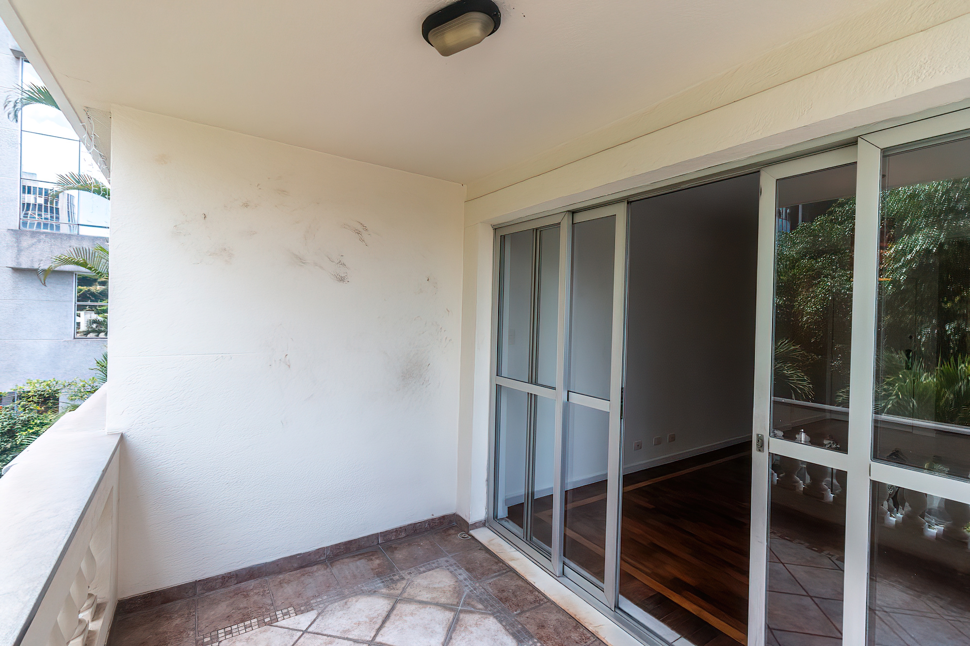 ALUGO APARTAMENTO BONITO - 120M2 - 2 QUARTOS - ANDAR BAIXO - 1 VAGA Rua Tabapuã São Paulo - 