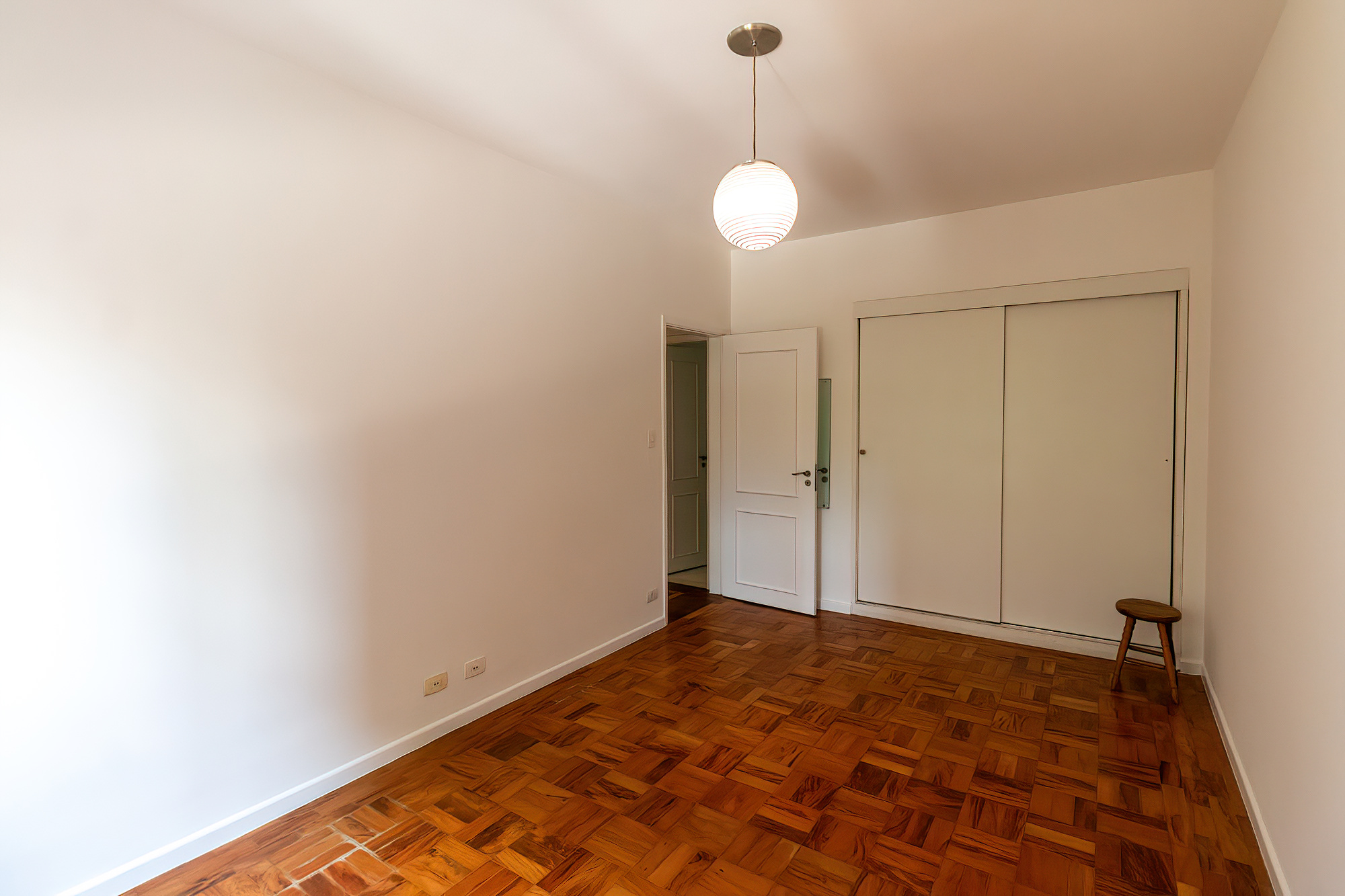 ALUGO APARTAMENTO BONITO - 120M2 - 2 QUARTOS - ANDAR BAIXO - 1 VAGA Rua Tabapuã São Paulo - 