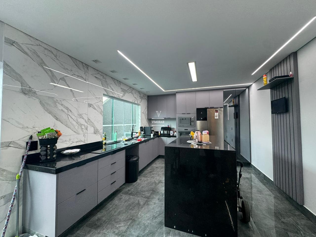 Sobrado 3 dormit&oacute;rios sendo 1 su&iacute;te + garagem subterr&acirc;nea  Guarulhos - 