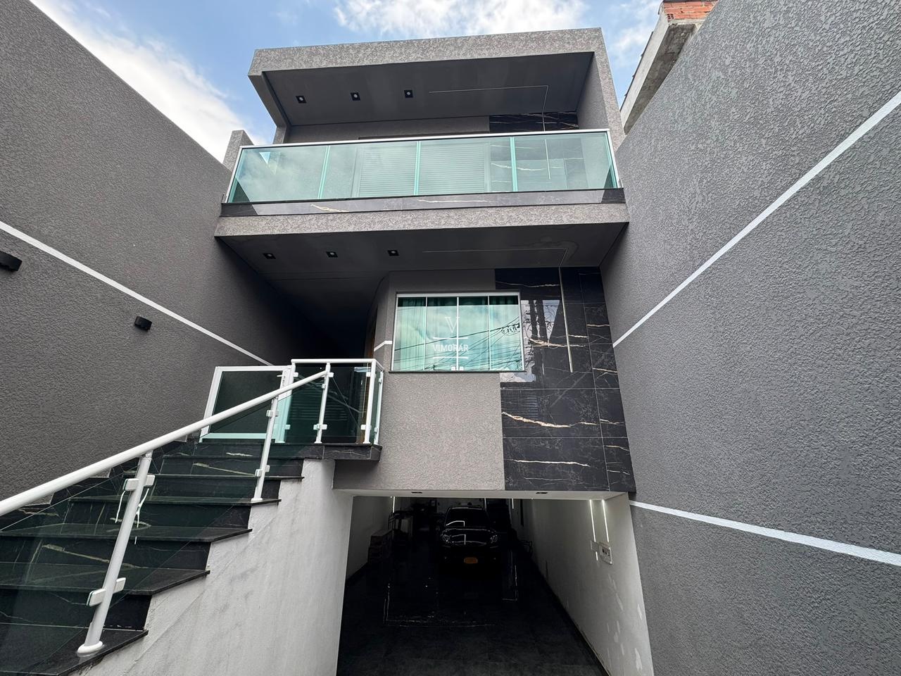 Sobrado 3 dormit&oacute;rios sendo 1 su&iacute;te + garagem subterr&acirc;nea  Guarulhos - 