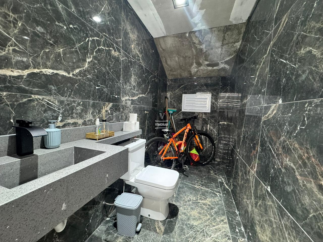 Sobrado 3 dormit&oacute;rios sendo 1 su&iacute;te + garagem subterr&acirc;nea  Guarulhos - 