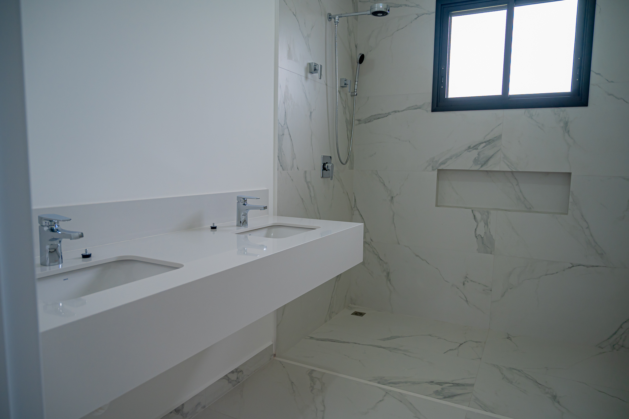 Casa &agrave; Venda, 378m - 3 Suites - R$ 2.990.000 - Cond. Saint Charbel - Ara&ccedil;oiaba da Serra SP Avenida Manoel Machado de Oliveira Araçoiaba da Serra - 