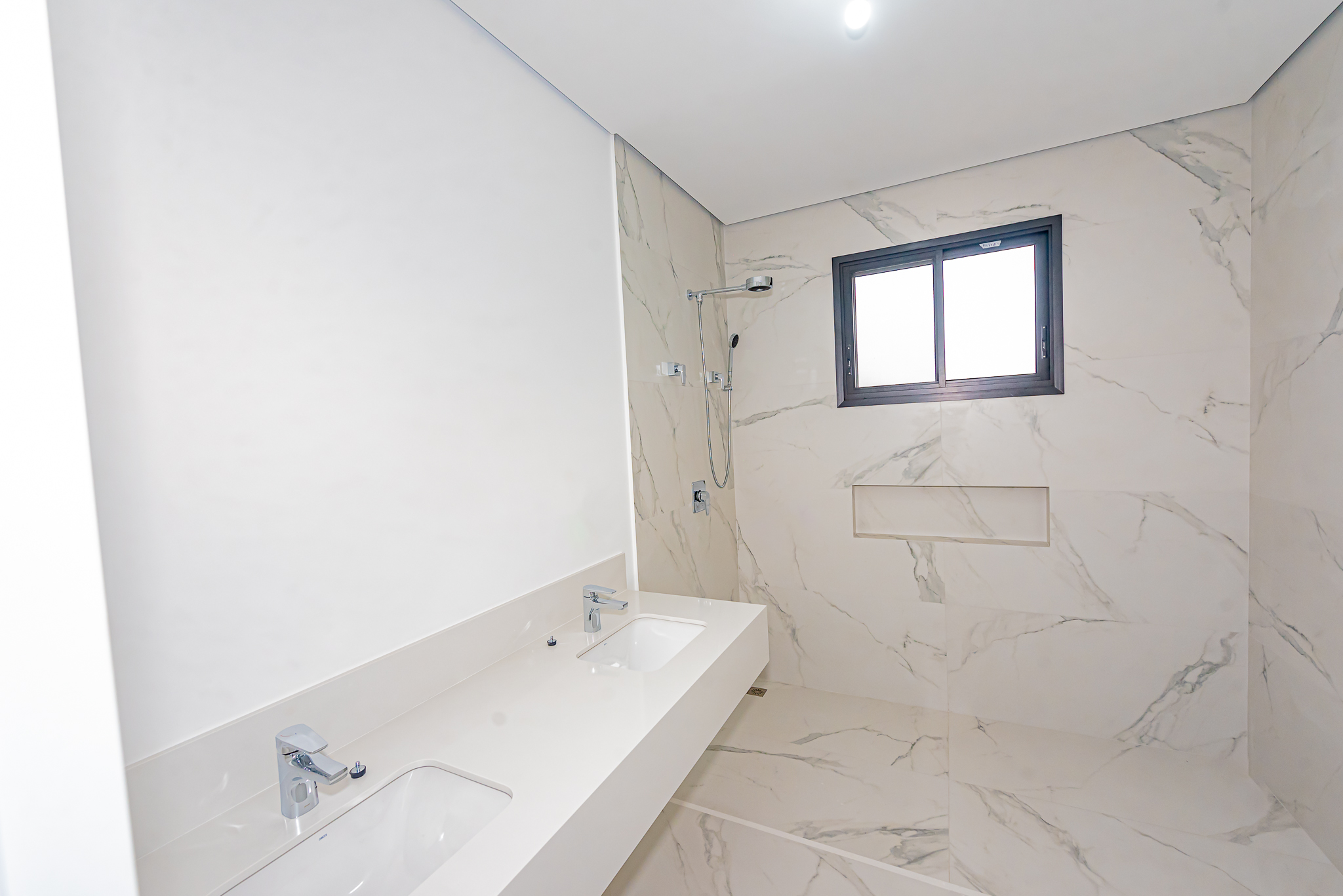 Casa &agrave; Venda, 378m - 3 Suites - R$ 2.990.000 - Cond. Saint Charbel - Ara&ccedil;oiaba da Serra SP Avenida Manoel Machado de Oliveira Araçoiaba da Serra - 