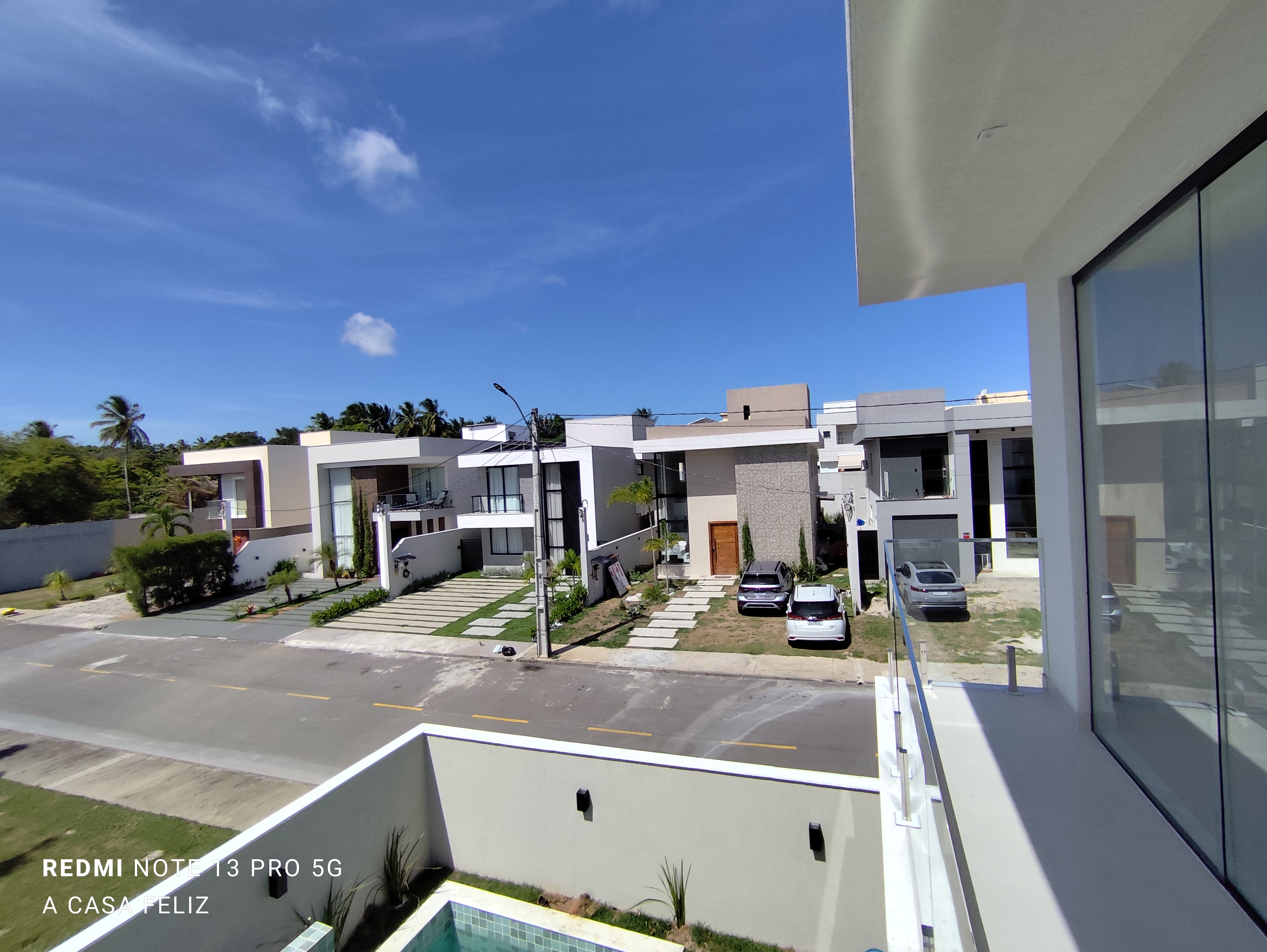 EXCELENTE CASA &Agrave; VENDA (4 Su&iacute;tes)  &ndash; CONDOM&Iacute;NIO HORTOVILLE Rua Sucupió Camaçari - 