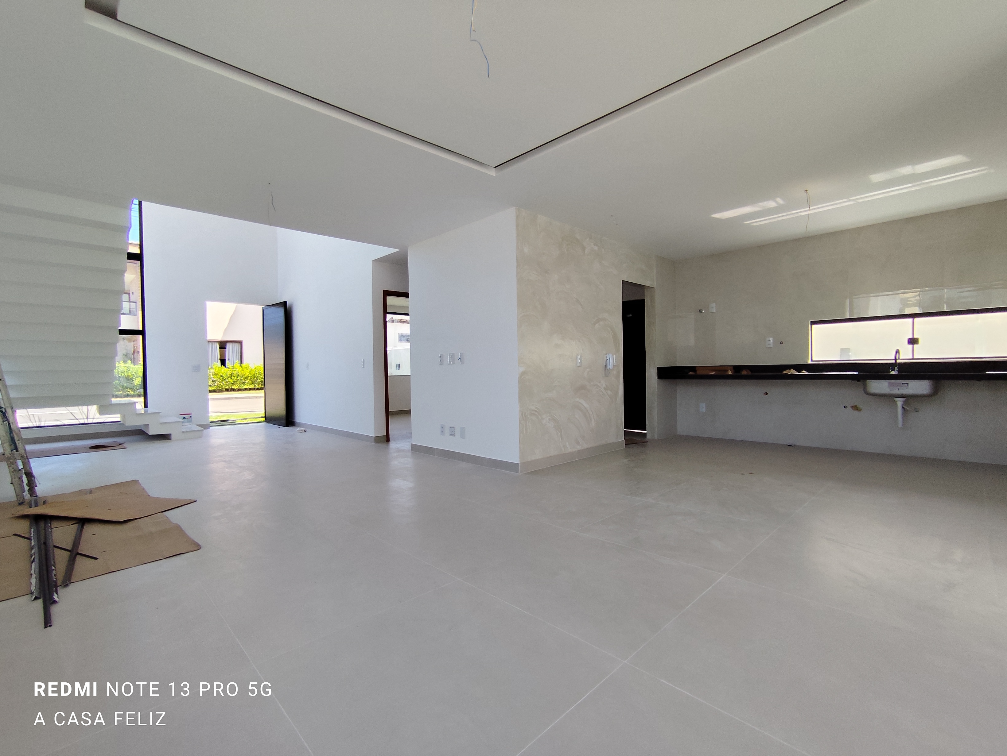 EXCELENTE CASA &Agrave; VENDA (4 Su&iacute;tes)  &ndash; CONDOM&Iacute;NIO HORTOVILLE Rua Sucupió Camaçari - 