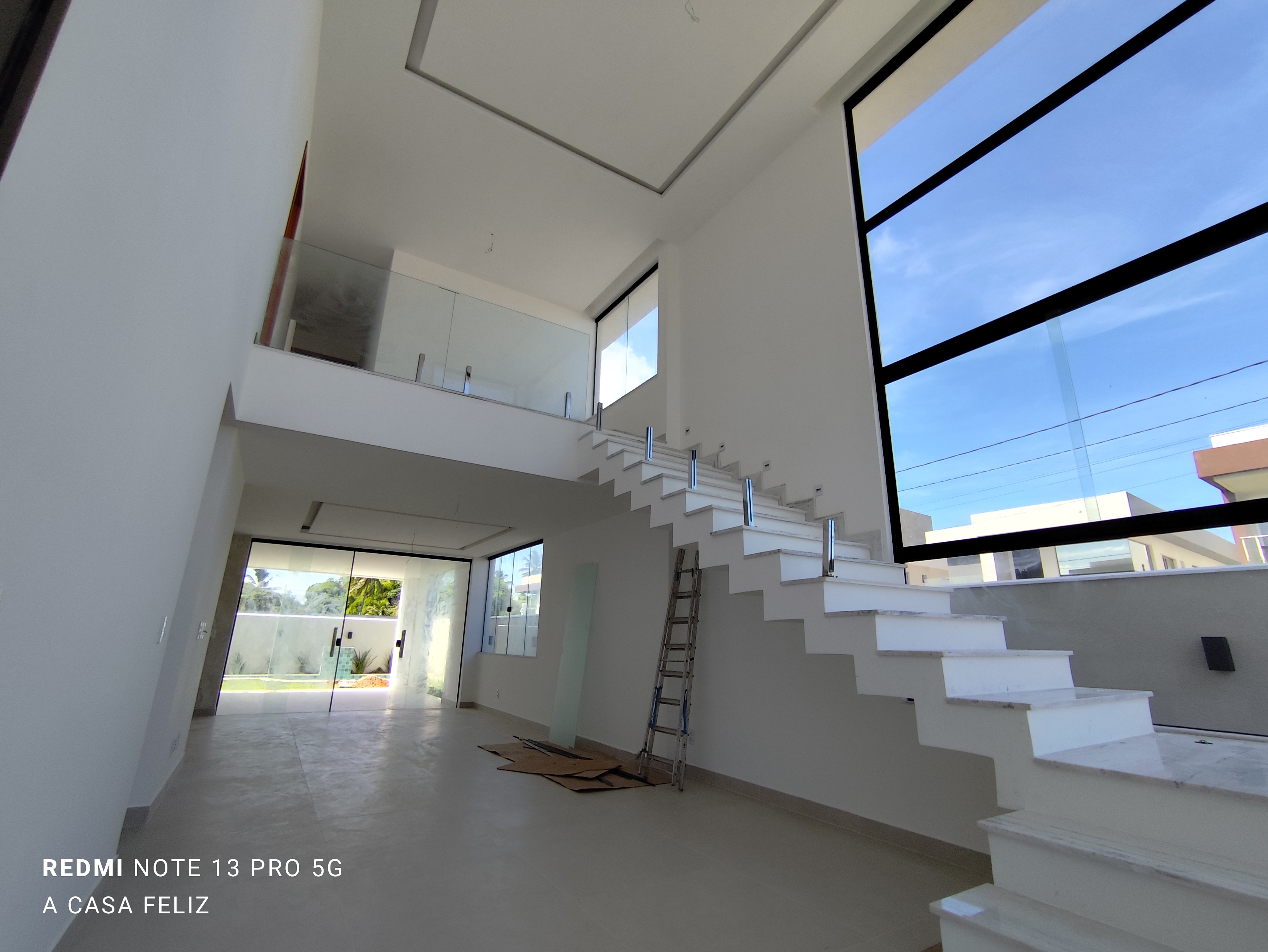 EXCELENTE CASA &Agrave; VENDA (4 Su&iacute;tes)  &ndash; CONDOM&Iacute;NIO HORTOVILLE Rua Sucupió Camaçari - 