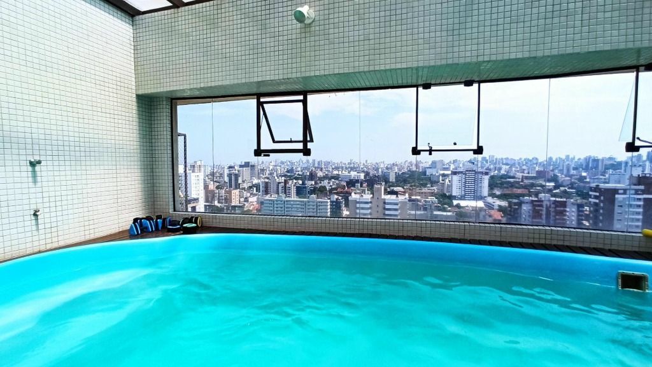 R$ 830.000 - PORTEIRA FECHADA - &Oacute;TIMO APARTAMENTO - 83M2 - 3 DORM - SU&Iacute;TE - 2 VAGAS Rua Monsenhor Veras Porto Alegre - 