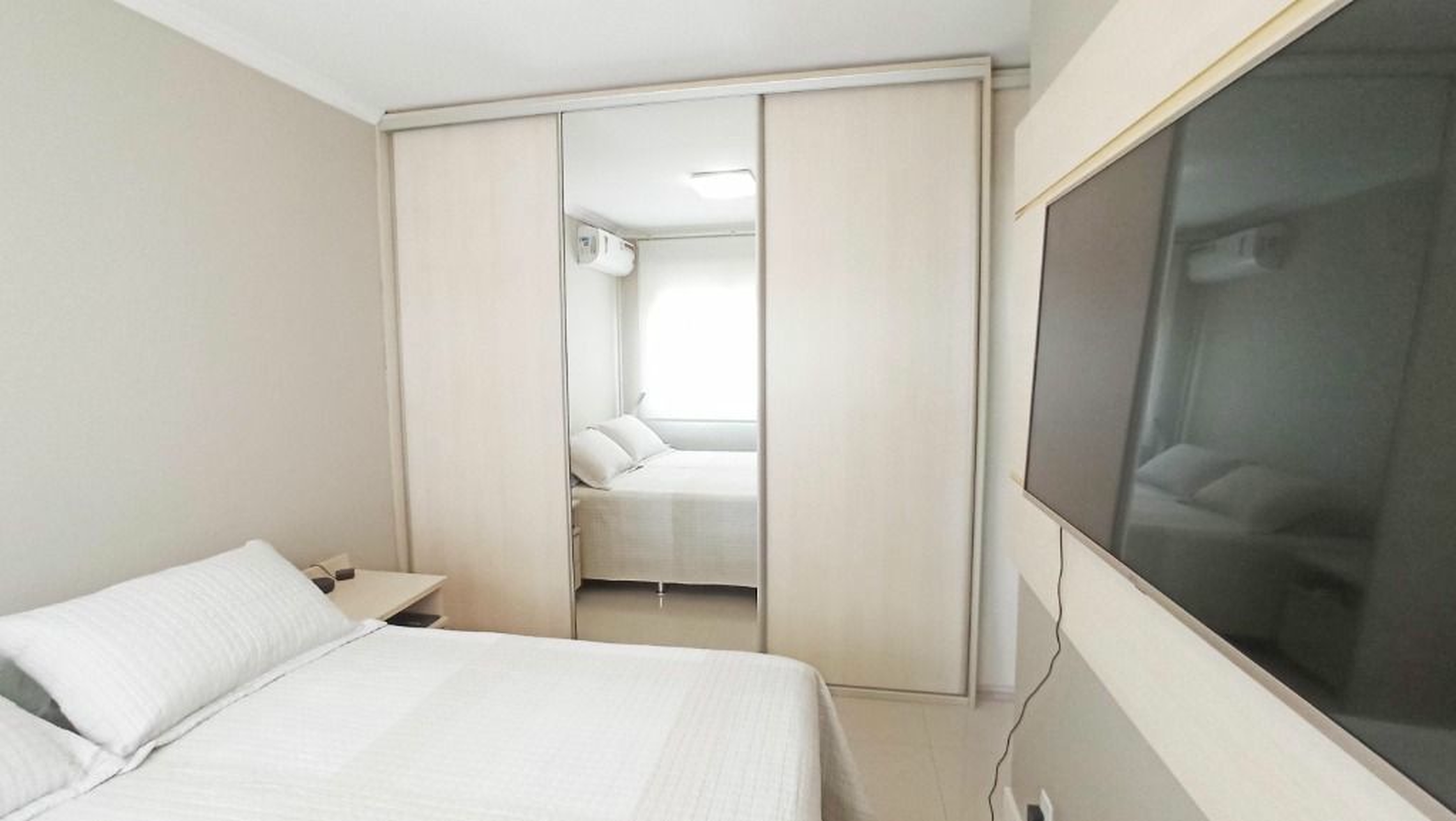 R$ 830.000 - PORTEIRA FECHADA - &Oacute;TIMO APARTAMENTO - 83M2 - 3 DORM - SU&Iacute;TE - 2 VAGAS Rua Monsenhor Veras Porto Alegre - 