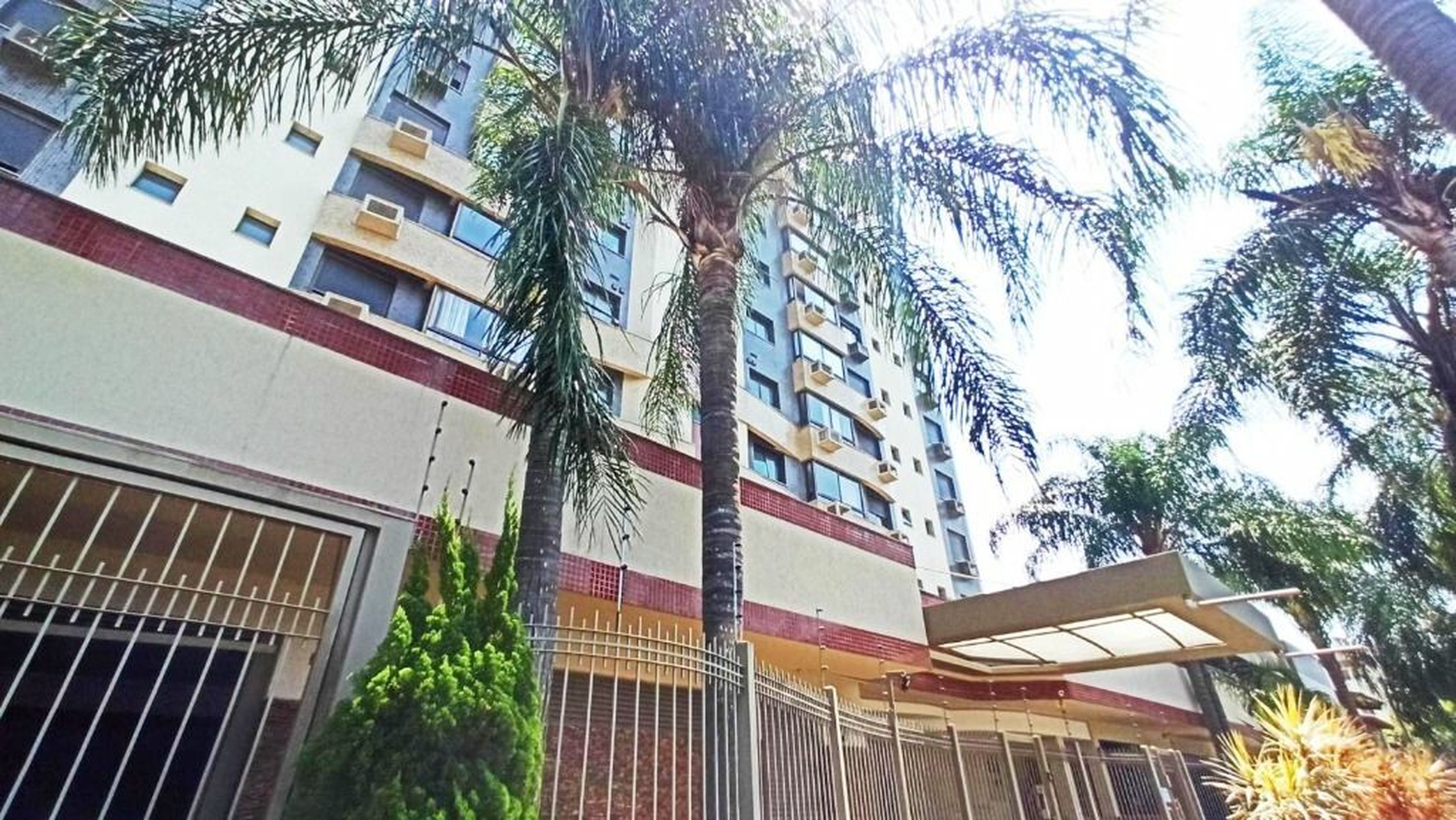 R$ 830.000 - PORTEIRA FECHADA - &Oacute;TIMO APARTAMENTO - 83M2 - 3 DORM - SU&Iacute;TE - 2 VAGAS Rua Monsenhor Veras Porto Alegre - 