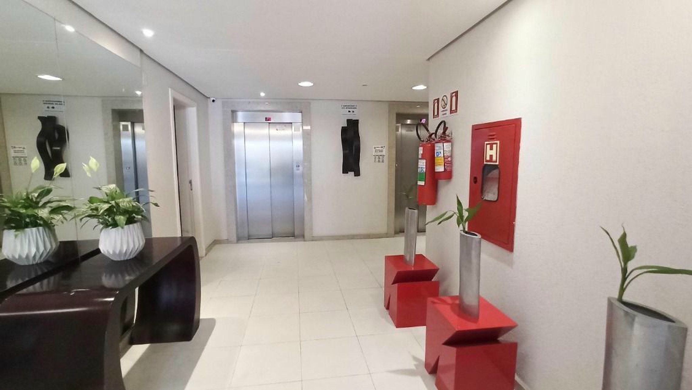 R$ 830.000 - PORTEIRA FECHADA - &Oacute;TIMO APARTAMENTO - 83M2 - 3 DORM - SU&Iacute;TE - 2 VAGAS Rua Monsenhor Veras Porto Alegre - 