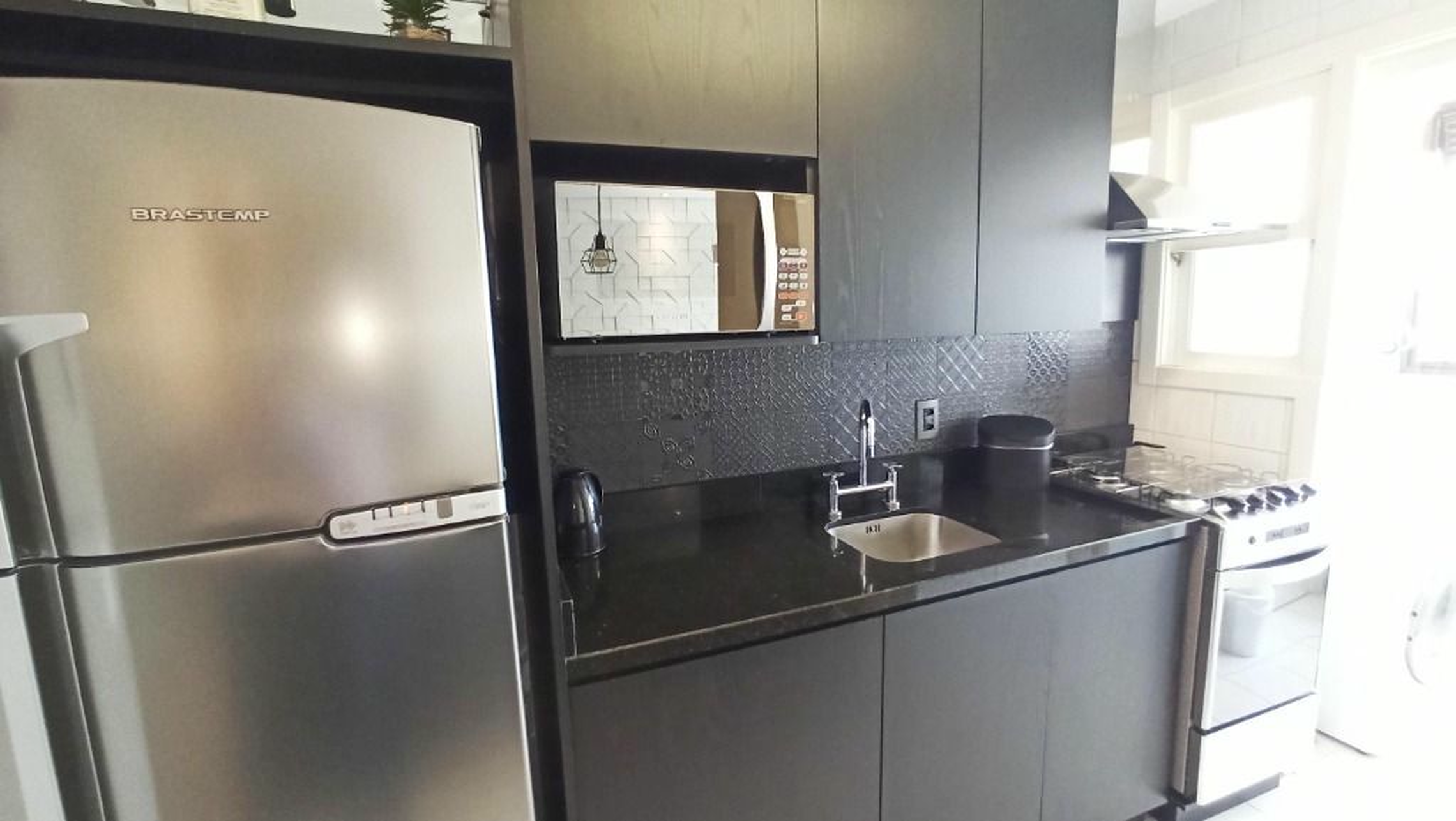 R$ 830.000 - PORTEIRA FECHADA - &Oacute;TIMO APARTAMENTO - 83M2 - 3 DORM - SU&Iacute;TE - 2 VAGAS Rua Monsenhor Veras Porto Alegre - 