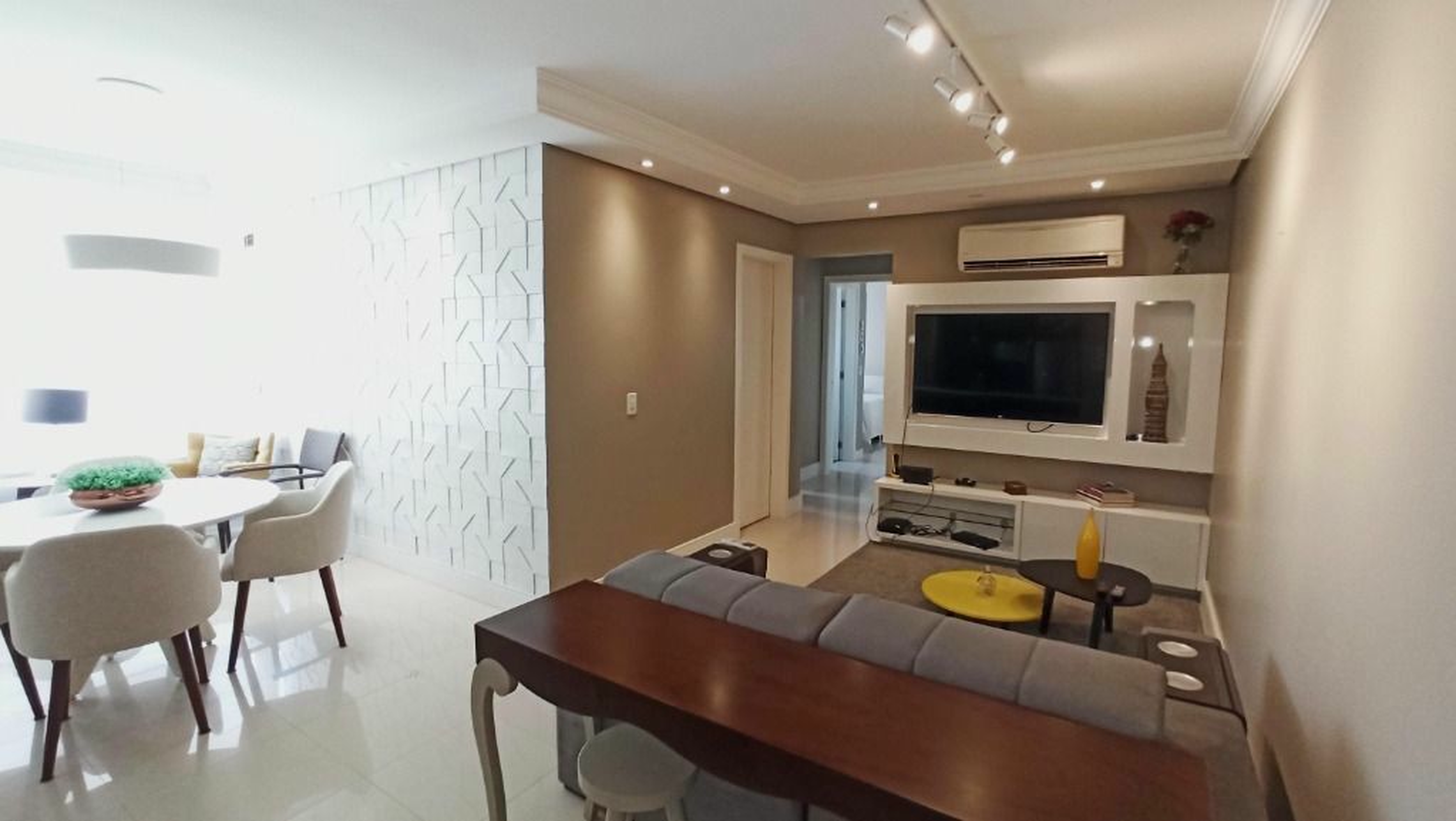 R$ 830.000 - PORTEIRA FECHADA - &Oacute;TIMO APARTAMENTO - 83M2 - 3 DORM - SU&Iacute;TE - 2 VAGAS Rua Monsenhor Veras Porto Alegre - 