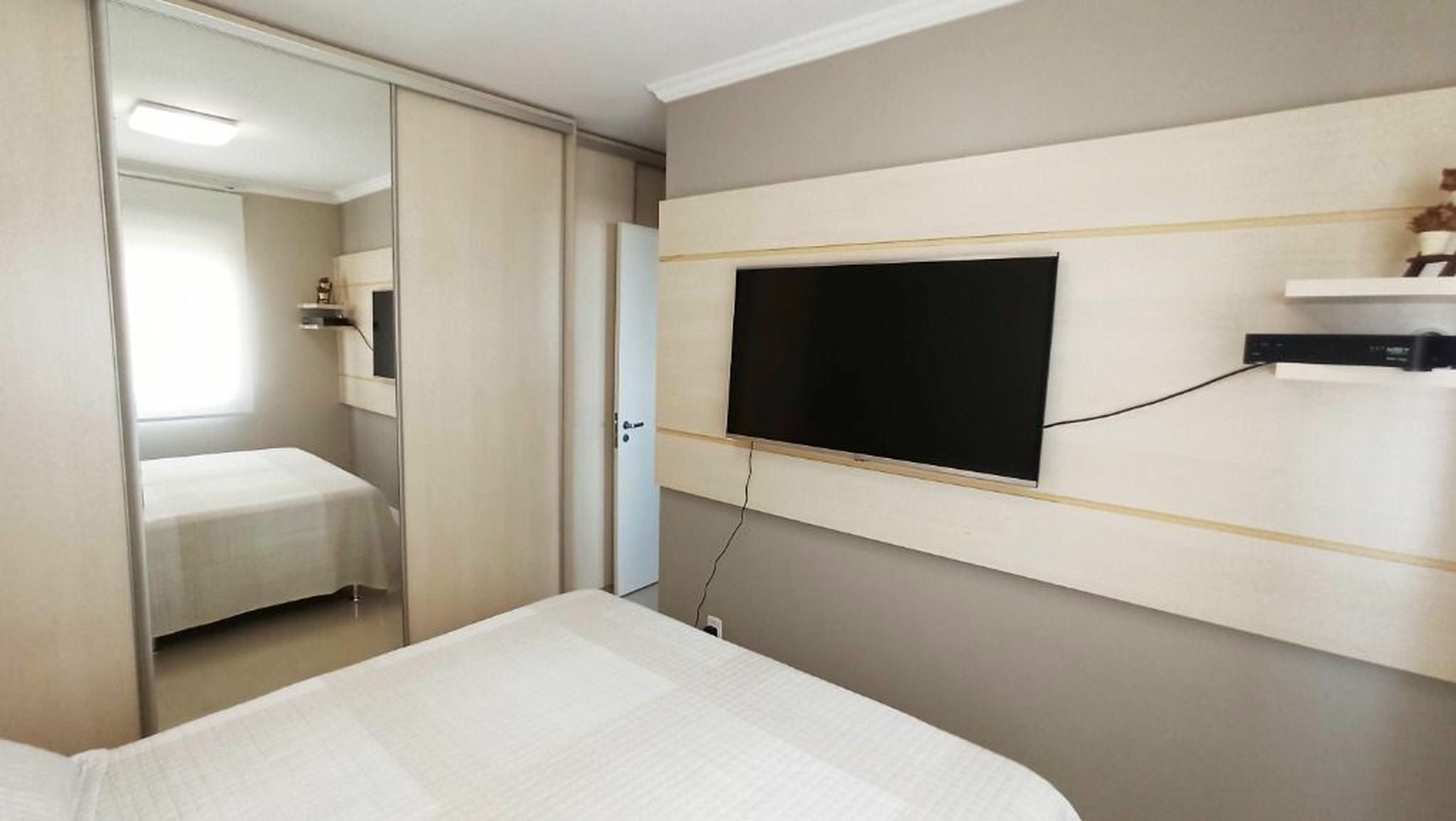 R$ 830.000 - PORTEIRA FECHADA - &Oacute;TIMO APARTAMENTO - 83M2 - 3 DORM - SU&Iacute;TE - 2 VAGAS Rua Monsenhor Veras Porto Alegre - 