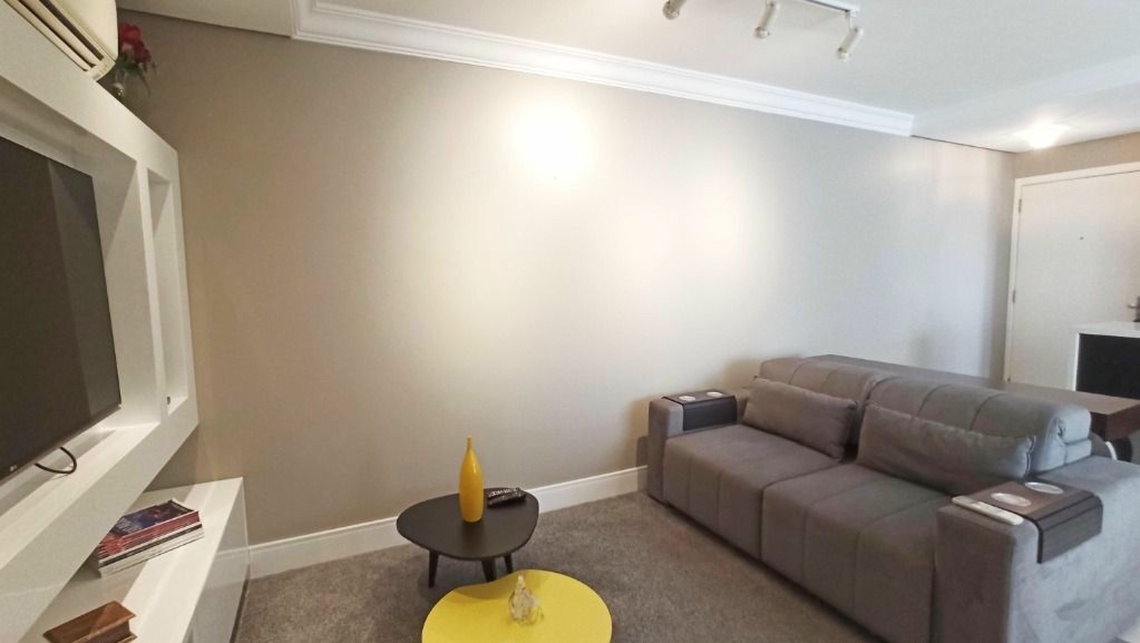 R$ 830.000 - PORTEIRA FECHADA - &Oacute;TIMO APARTAMENTO - 83M2 - 3 DORM - SU&Iacute;TE - 2 VAGAS Rua Monsenhor Veras Porto Alegre - 