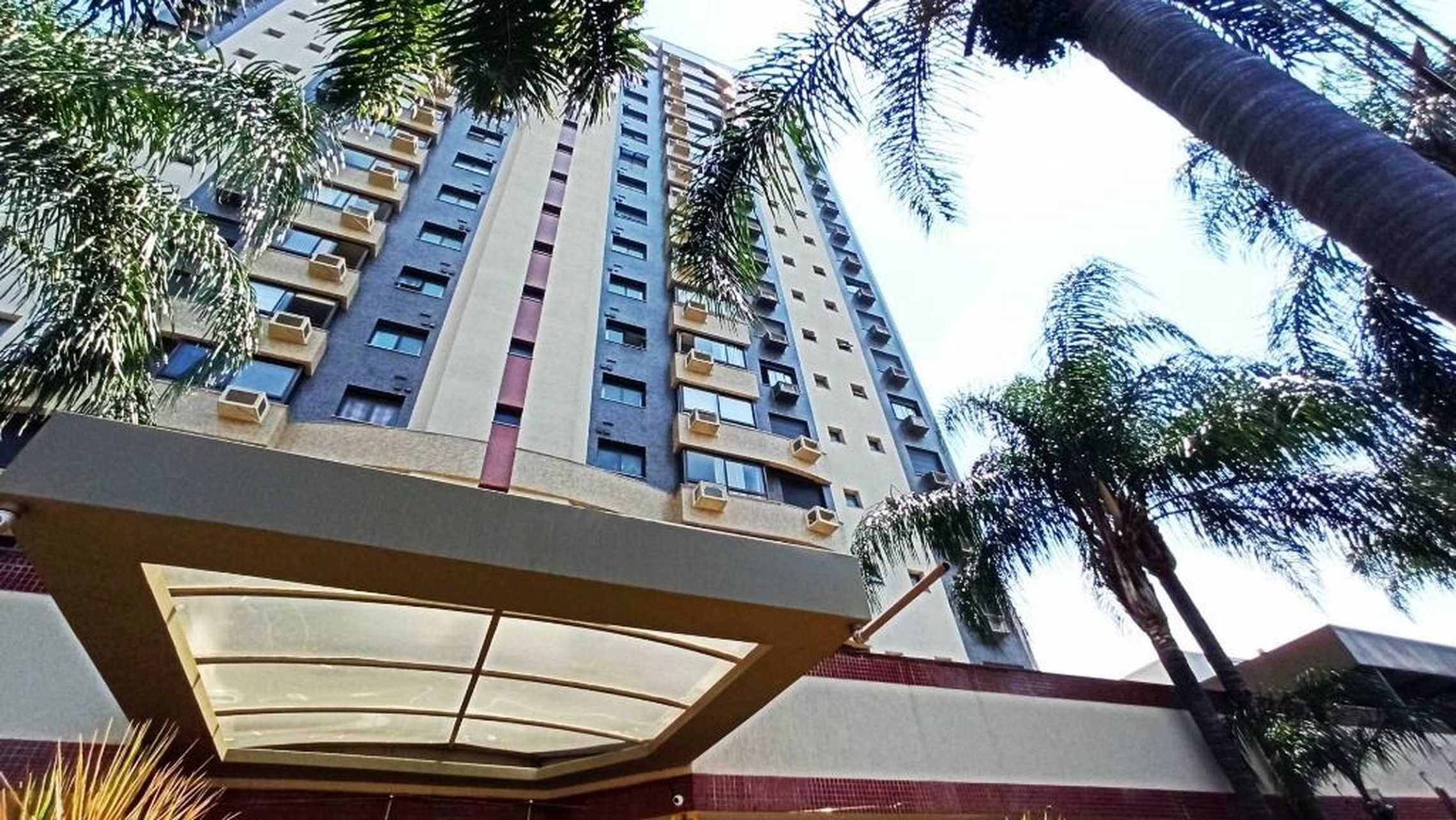 R$ 830.000 - PORTEIRA FECHADA - &Oacute;TIMO APARTAMENTO - 83M2 - 3 DORM - SU&Iacute;TE - 2 VAGAS Rua Monsenhor Veras Porto Alegre - 