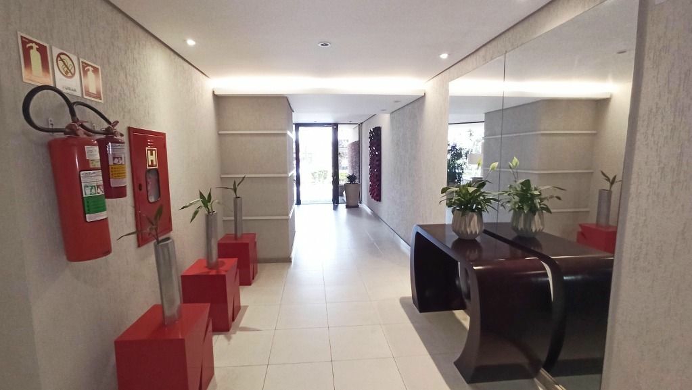 R$ 830.000 - PORTEIRA FECHADA - &Oacute;TIMO APARTAMENTO - 83M2 - 3 DORM - SU&Iacute;TE - 2 VAGAS Rua Monsenhor Veras Porto Alegre - 