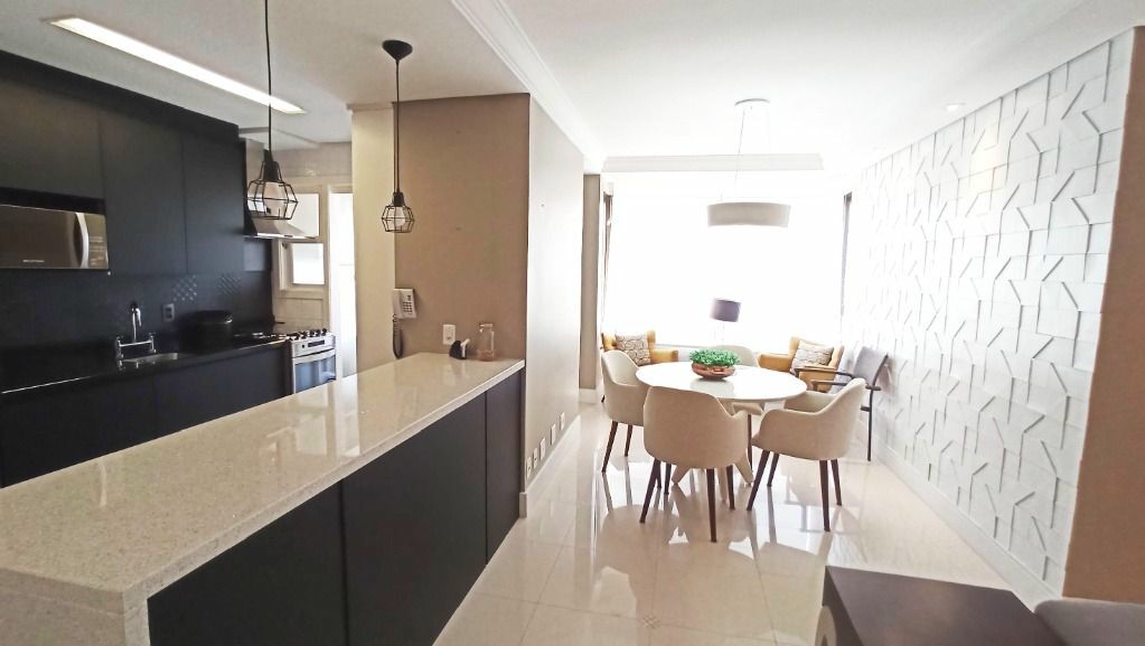 R$ 830.000 - PORTEIRA FECHADA - &Oacute;TIMO APARTAMENTO - 83M2 - 3 DORM - SU&Iacute;TE - 2 VAGAS Rua Monsenhor Veras Porto Alegre - 