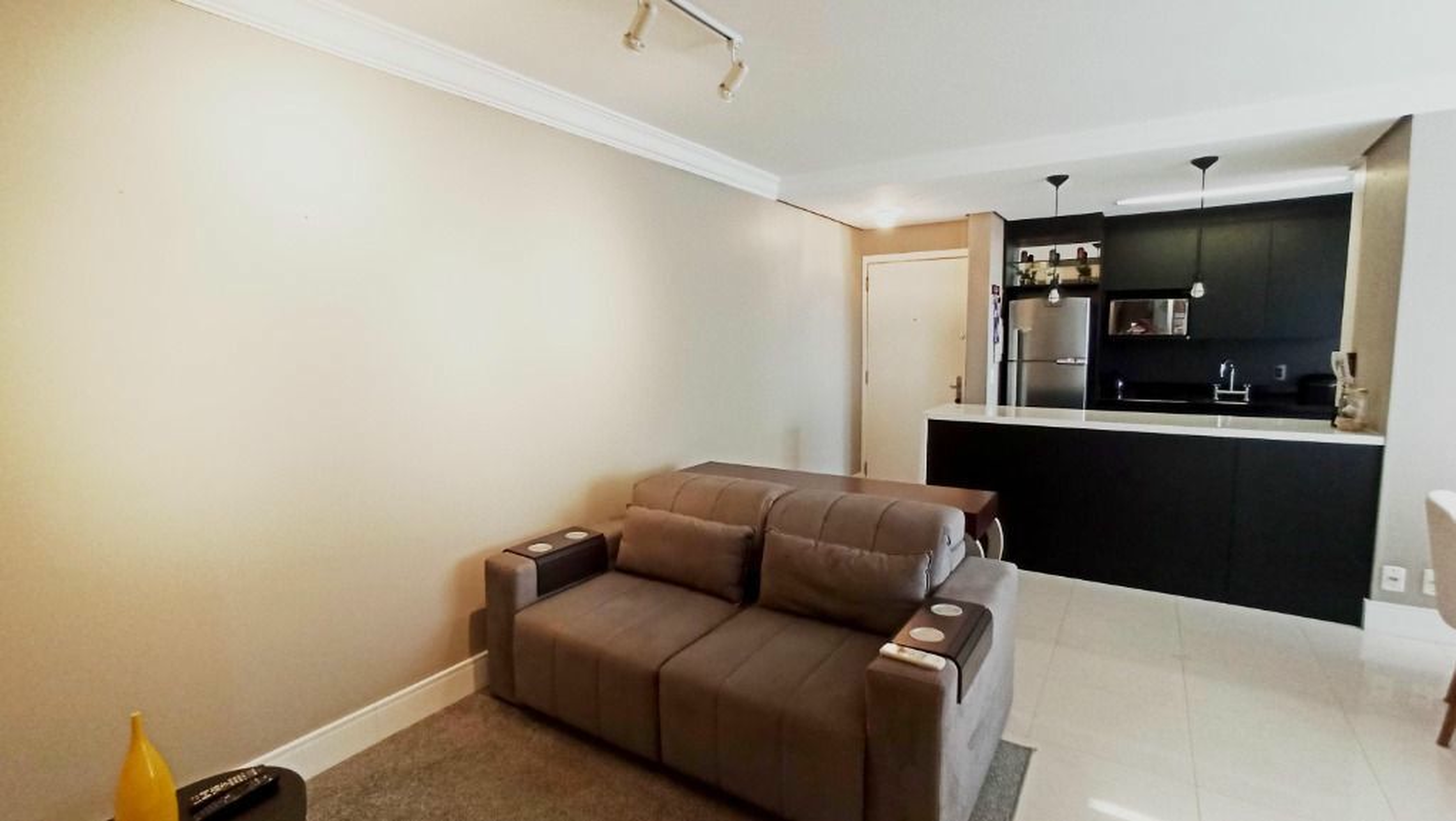 R$ 830.000 - PORTEIRA FECHADA - &Oacute;TIMO APARTAMENTO - 83M2 - 3 DORM - SU&Iacute;TE - 2 VAGAS Rua Monsenhor Veras Porto Alegre - 