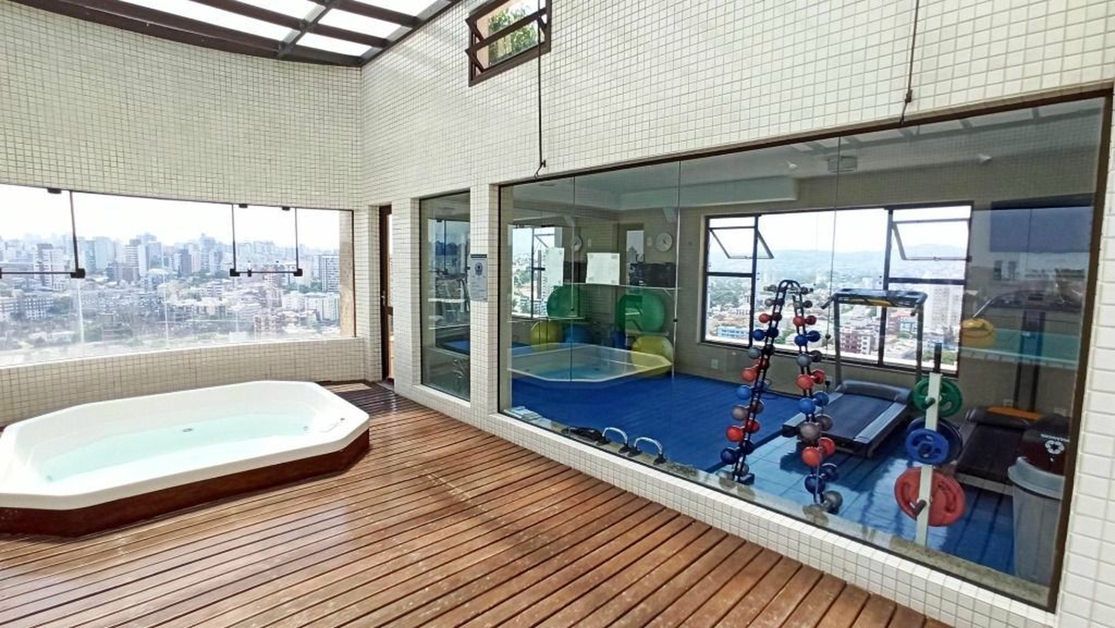 R$ 830.000 - PORTEIRA FECHADA - &Oacute;TIMO APARTAMENTO - 83M2 - 3 DORM - SU&Iacute;TE - 2 VAGAS Rua Monsenhor Veras Porto Alegre - 