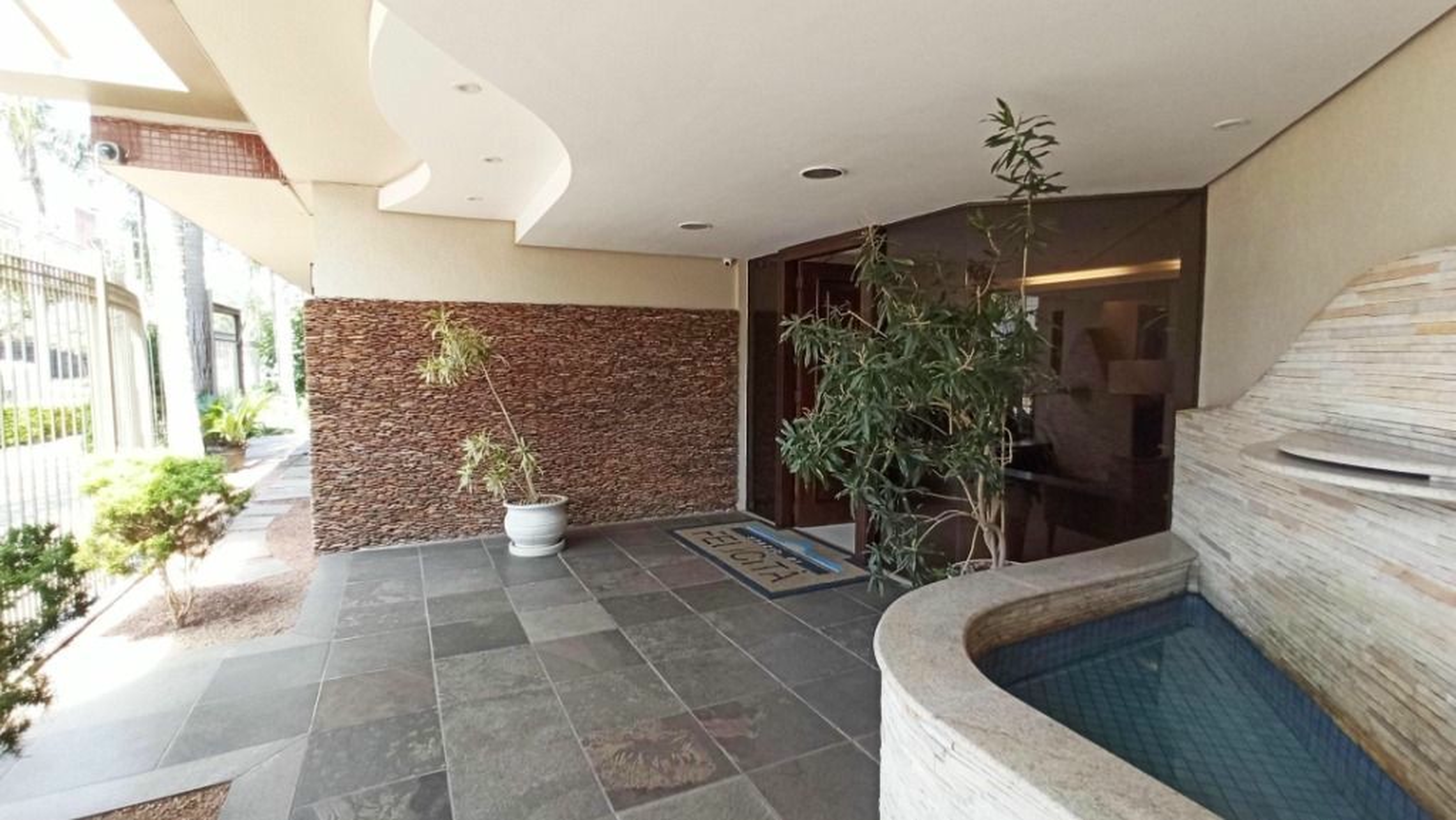 R$ 830.000 - PORTEIRA FECHADA - &Oacute;TIMO APARTAMENTO - 83M2 - 3 DORM - SU&Iacute;TE - 2 VAGAS Rua Monsenhor Veras Porto Alegre - 