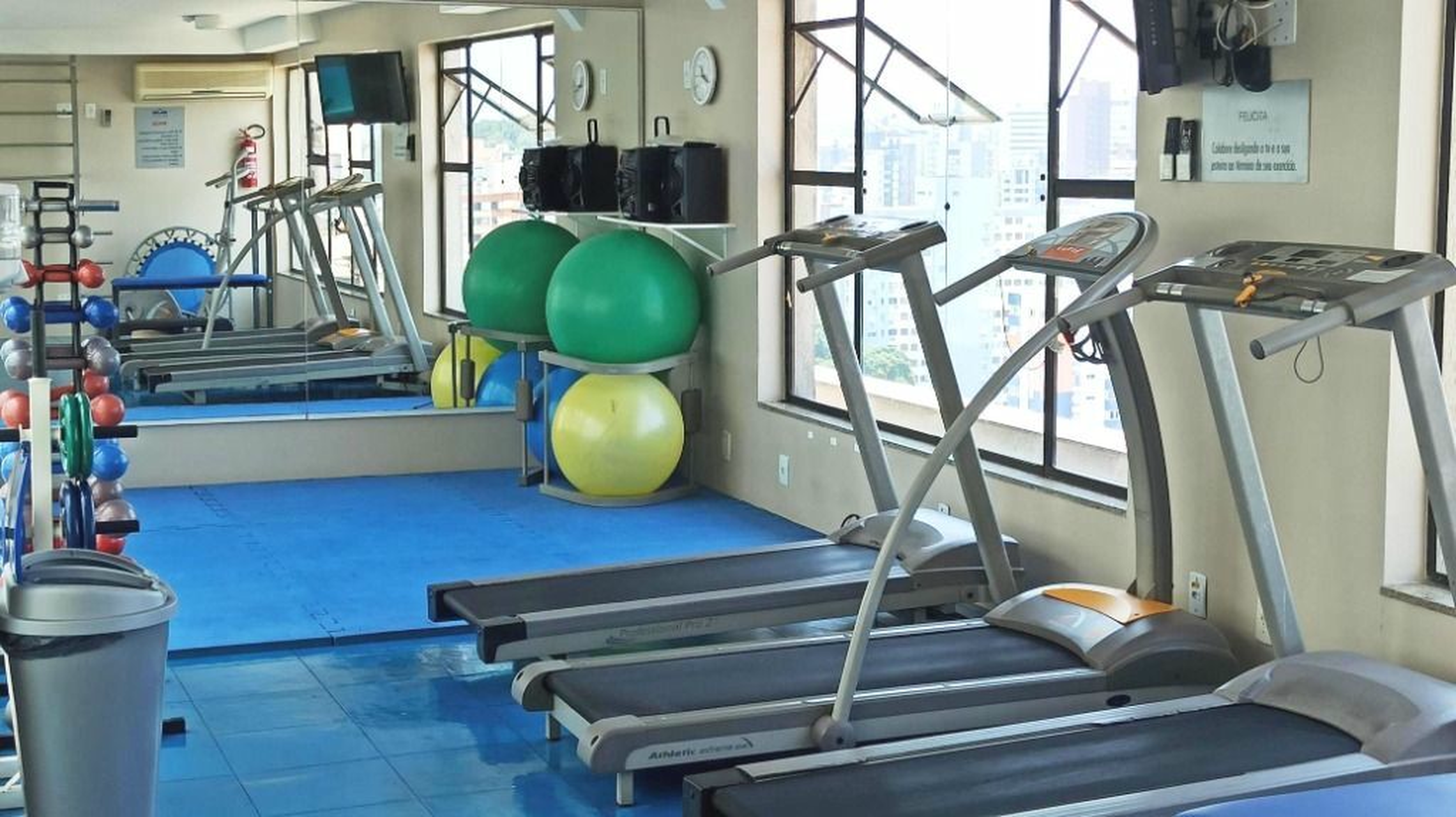 R$ 830.000 - PORTEIRA FECHADA - &Oacute;TIMO APARTAMENTO - 83M2 - 3 DORM - SU&Iacute;TE - 2 VAGAS Rua Monsenhor Veras Porto Alegre - 