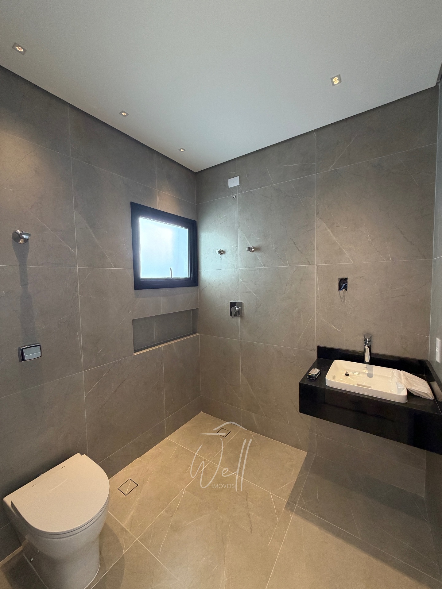 Casa rec&eacute;m constru&iacute;da o Parque dos P&aacute;ssaros  400m2 - 04 Suites - 06 vagas  São Bernardo do Campo - 