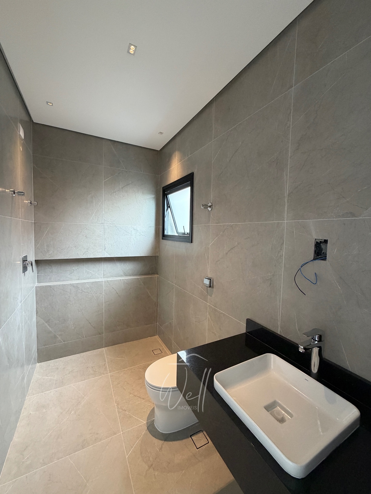 Casa rec&eacute;m constru&iacute;da o Parque dos P&aacute;ssaros  400m2 - 04 Suites - 06 vagas  São Bernardo do Campo - 