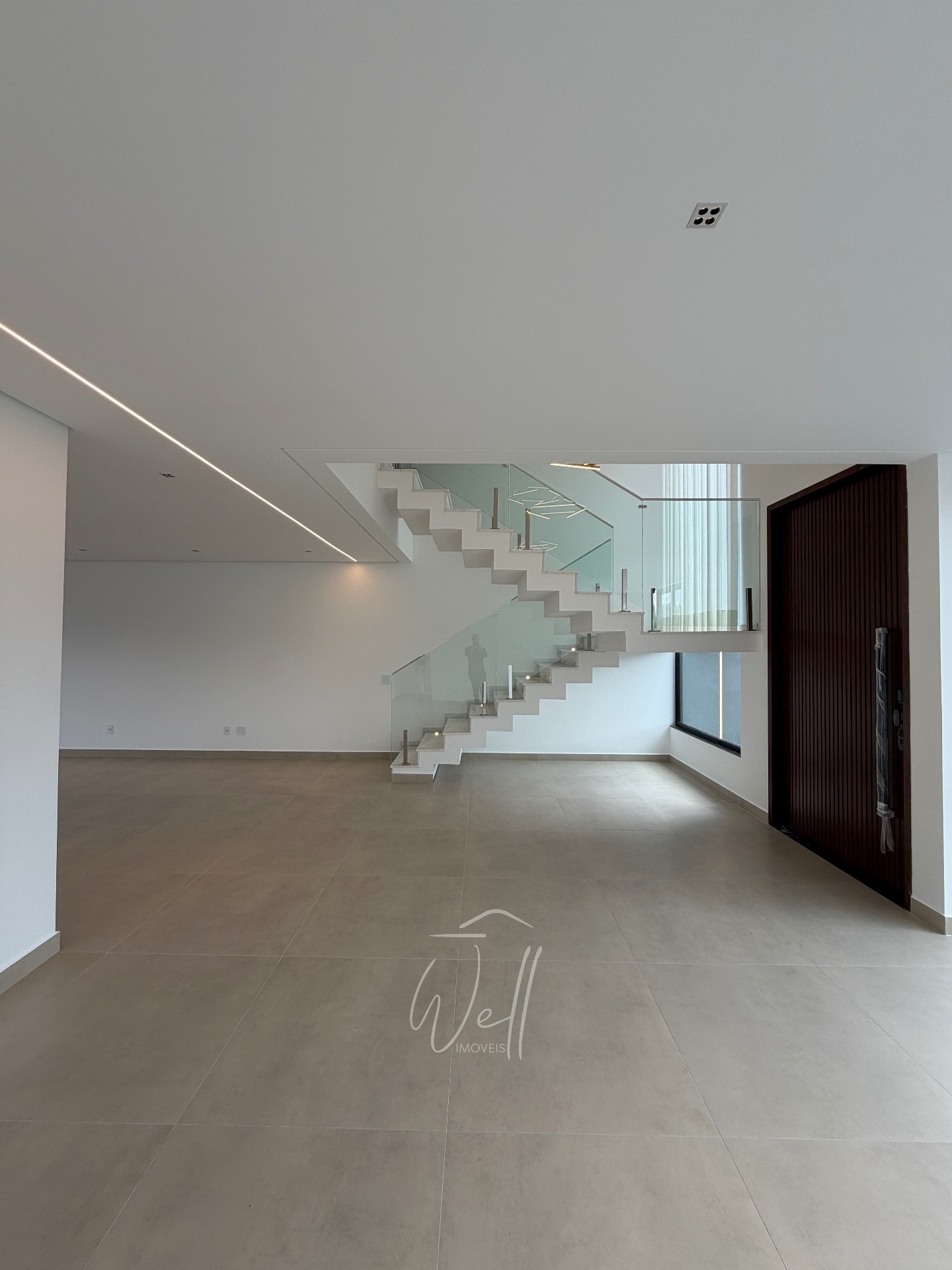 Casa rec&eacute;m constru&iacute;da o Parque dos P&aacute;ssaros  400m2 - 04 Suites - 06 vagas  São Bernardo do Campo - 