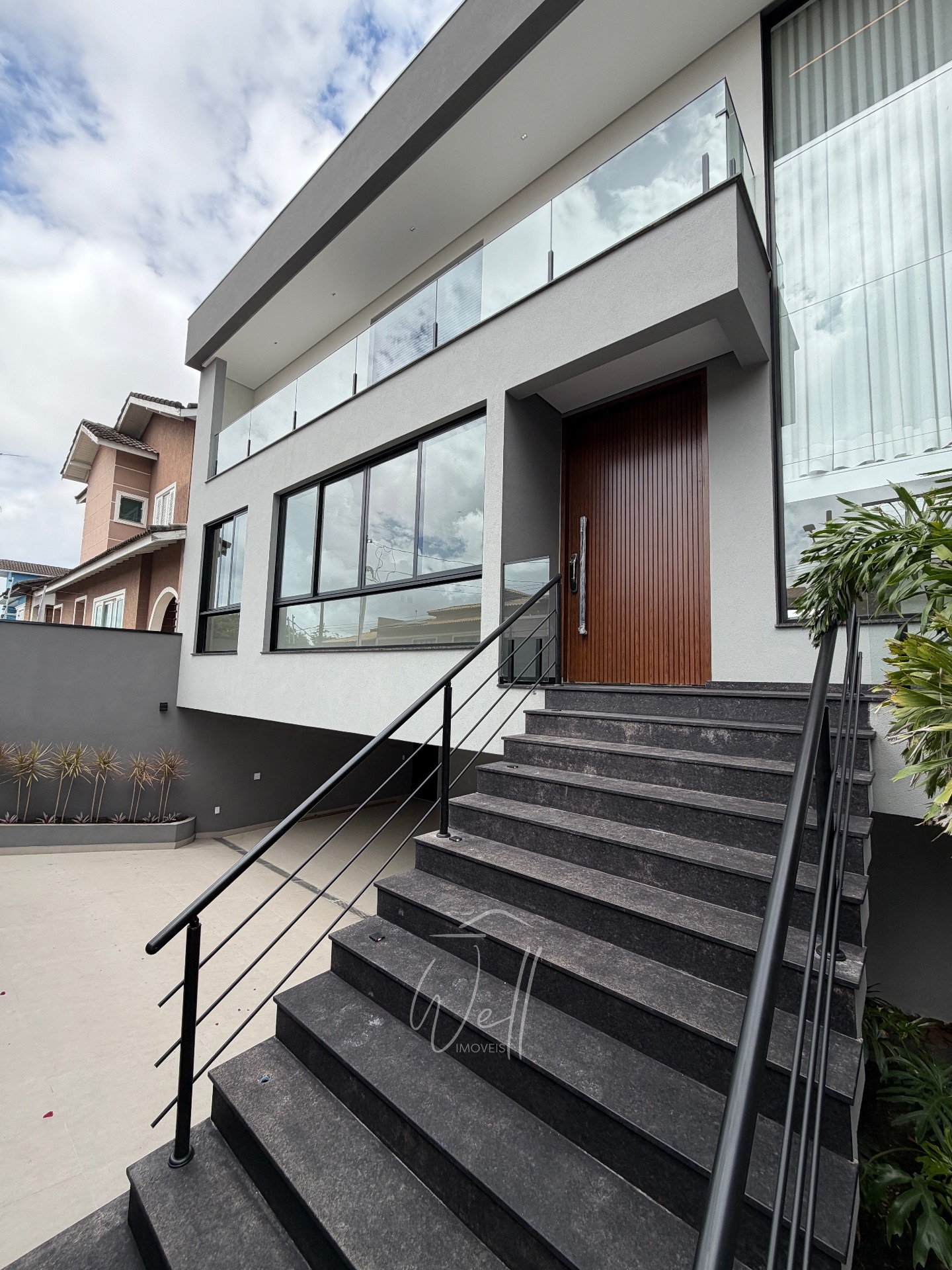 Casa rec&eacute;m constru&iacute;da o Parque dos P&aacute;ssaros  400m2 - 04 Suites - 06 vagas  São Bernardo do Campo - 