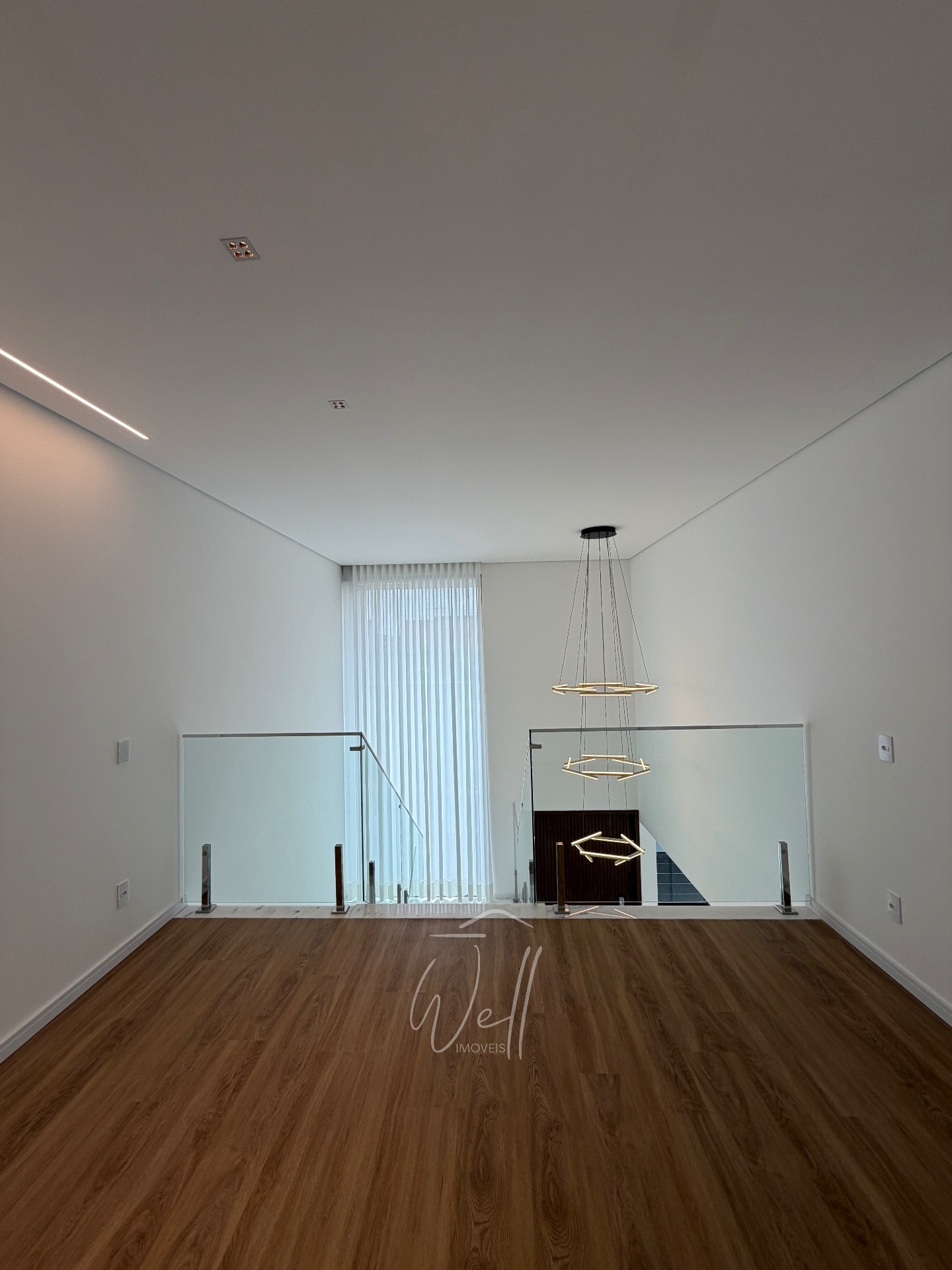 Casa rec&eacute;m constru&iacute;da o Parque dos P&aacute;ssaros  400m2 - 04 Suites - 06 vagas  São Bernardo do Campo - 