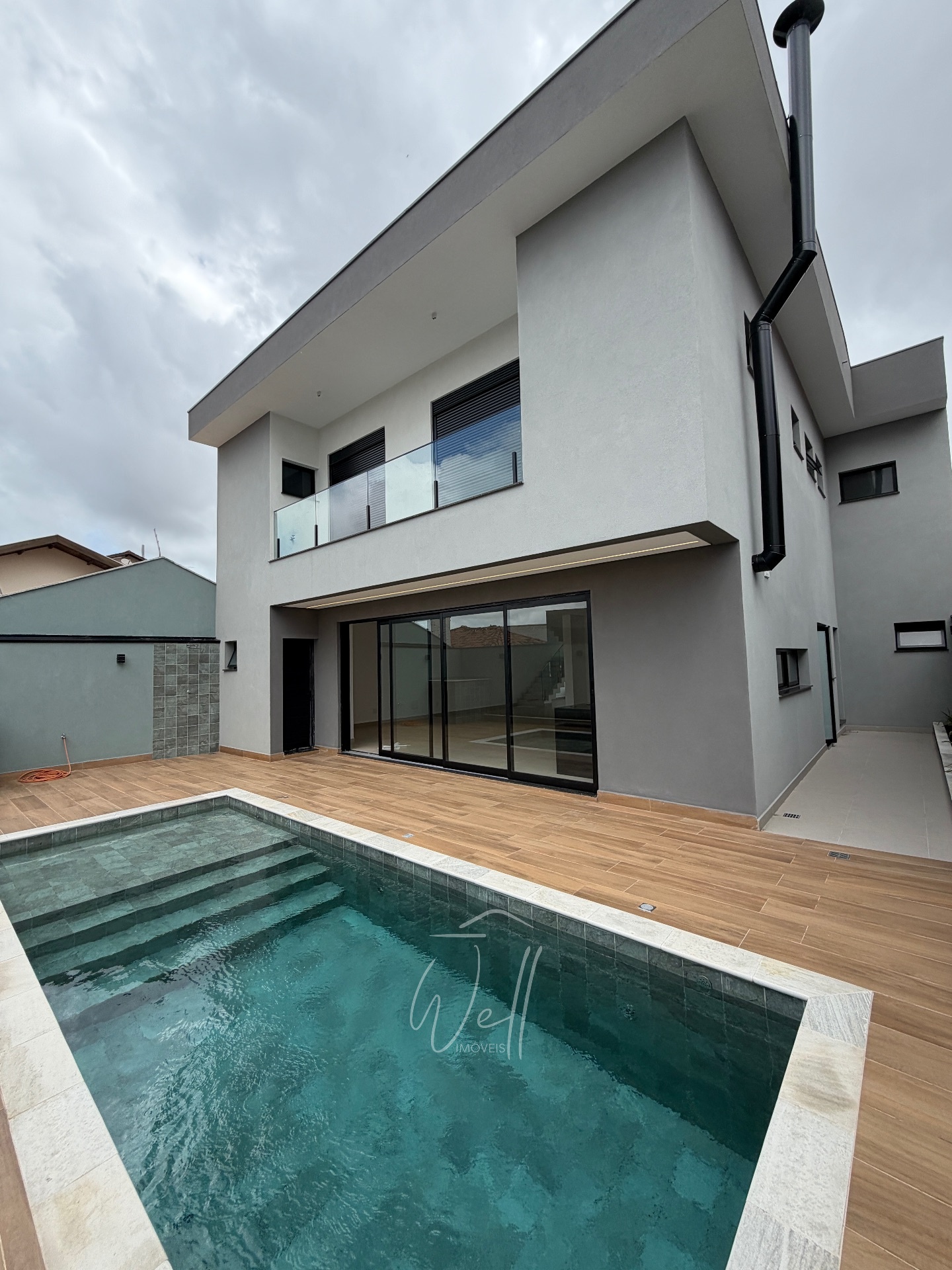 Casa rec&eacute;m constru&iacute;da o Parque dos P&aacute;ssaros  400m2 - 04 Suites - 06 vagas  São Bernardo do Campo - 