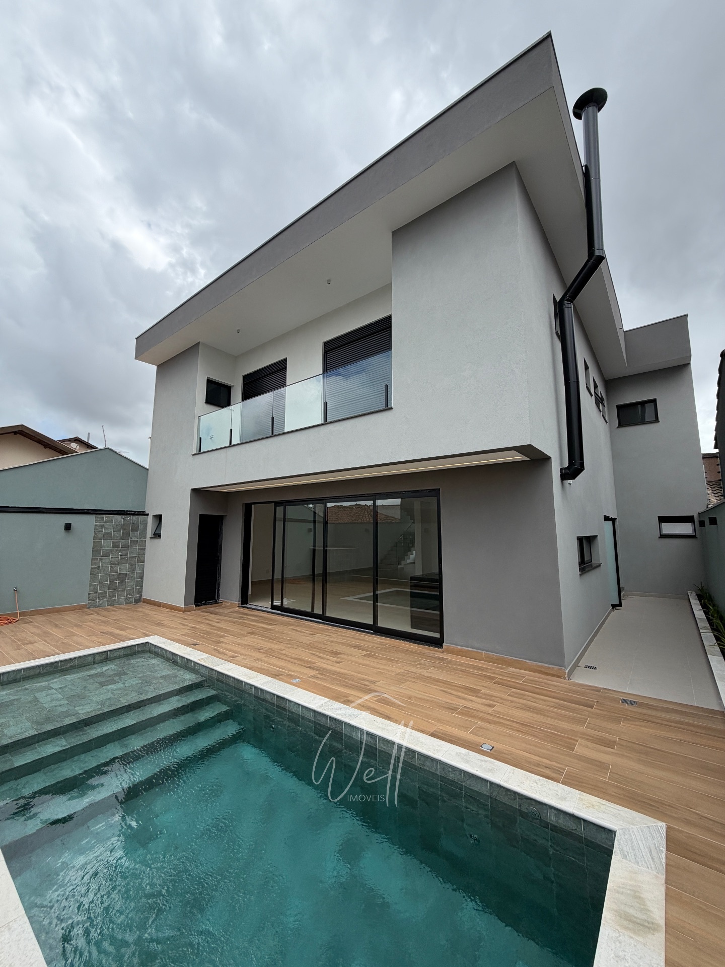 Casa rec&eacute;m constru&iacute;da o Parque dos P&aacute;ssaros  400m2 - 04 Suites - 06 vagas  São Bernardo do Campo - 