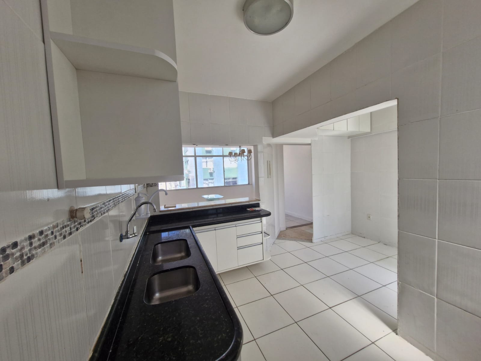 APARTAMENTO 4 QUARTOS 2 SU&Iacute;TES DEPEND&Ecirc;NCIA GARAGEM ELEVADOR PORTARIA &Agrave; VENDA NA BARRA! Rua Doutora Praguer Fróes Salvador - 