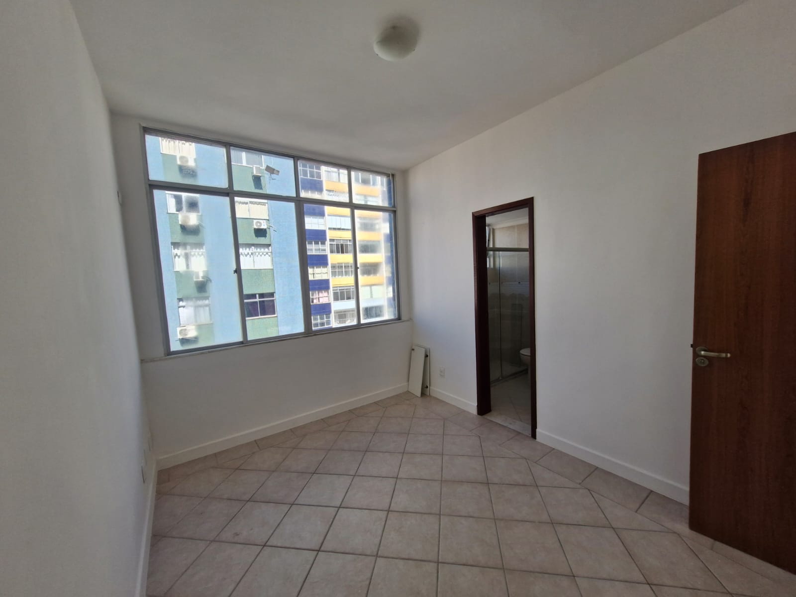 APARTAMENTO 4 QUARTOS 2 SU&Iacute;TES DEPEND&Ecirc;NCIA GARAGEM ELEVADOR PORTARIA &Agrave; VENDA NA BARRA! Rua Doutora Praguer Fróes Salvador - 