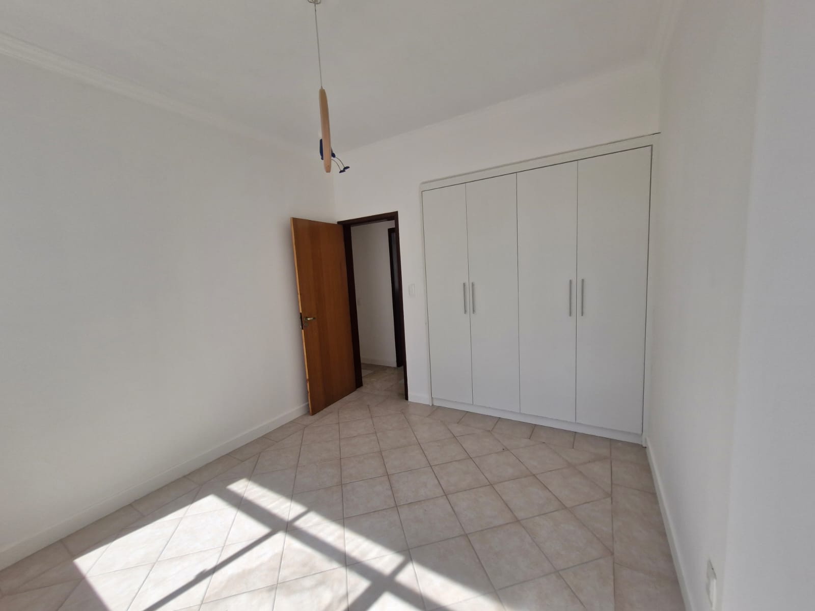 APARTAMENTO 4 QUARTOS 2 SU&Iacute;TES DEPEND&Ecirc;NCIA GARAGEM ELEVADOR PORTARIA &Agrave; VENDA NA BARRA! Rua Doutora Praguer Fróes Salvador - 