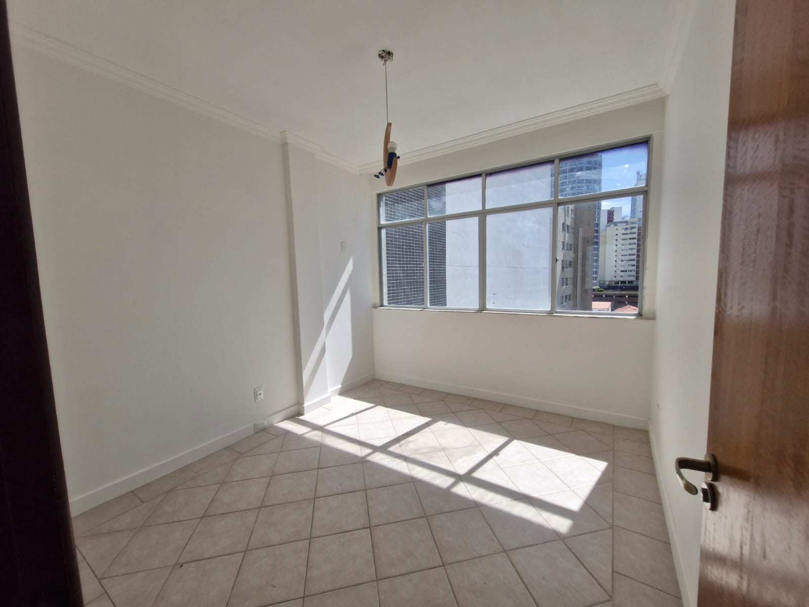 APARTAMENTO 4 QUARTOS 2 SU&Iacute;TES DEPEND&Ecirc;NCIA GARAGEM ELEVADOR PORTARIA &Agrave; VENDA NA BARRA! Rua Doutora Praguer Fróes Salvador - 