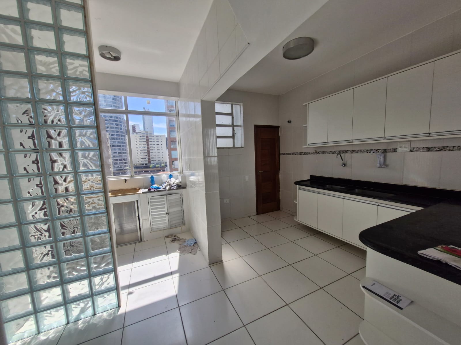 APARTAMENTO 4 QUARTOS 2 SU&Iacute;TES DEPEND&Ecirc;NCIA GARAGEM ELEVADOR PORTARIA &Agrave; VENDA NA BARRA! Rua Doutora Praguer Fróes Salvador - 