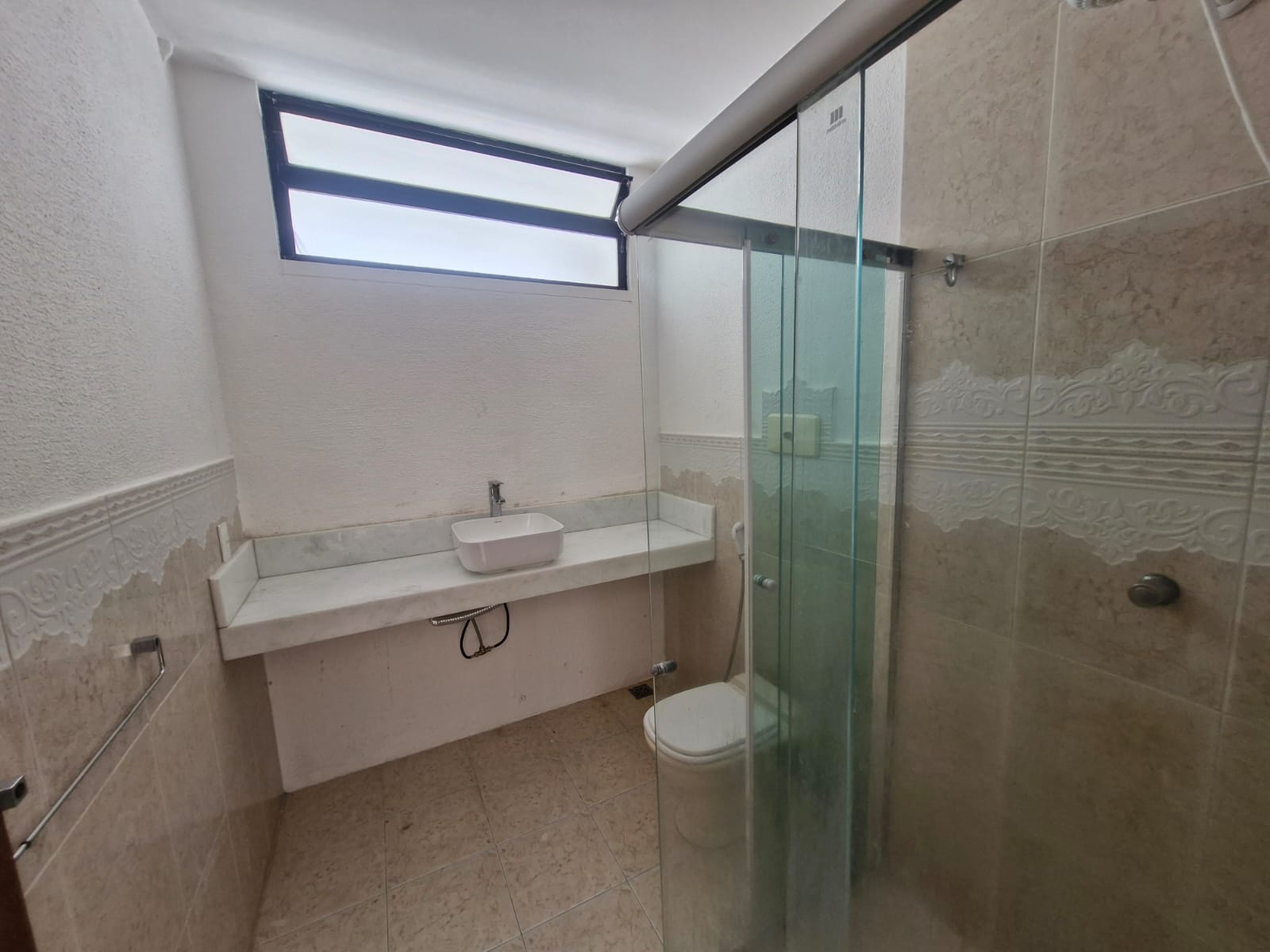 APARTAMENTO 4 QUARTOS 2 SU&Iacute;TES DEPEND&Ecirc;NCIA GARAGEM ELEVADOR PORTARIA &Agrave; VENDA NA BARRA! Rua Doutora Praguer Fróes Salvador - 
