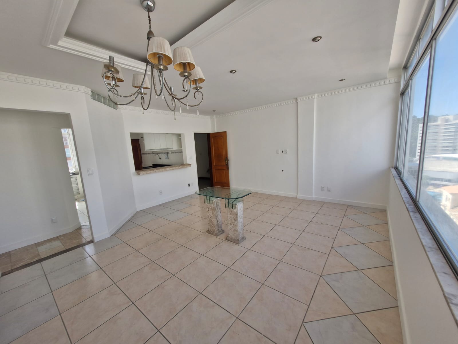 APARTAMENTO 4 QUARTOS 2 SU&Iacute;TES DEPEND&Ecirc;NCIA GARAGEM ELEVADOR PORTARIA &Agrave; VENDA NA BARRA! Rua Doutora Praguer Fróes Salvador - 