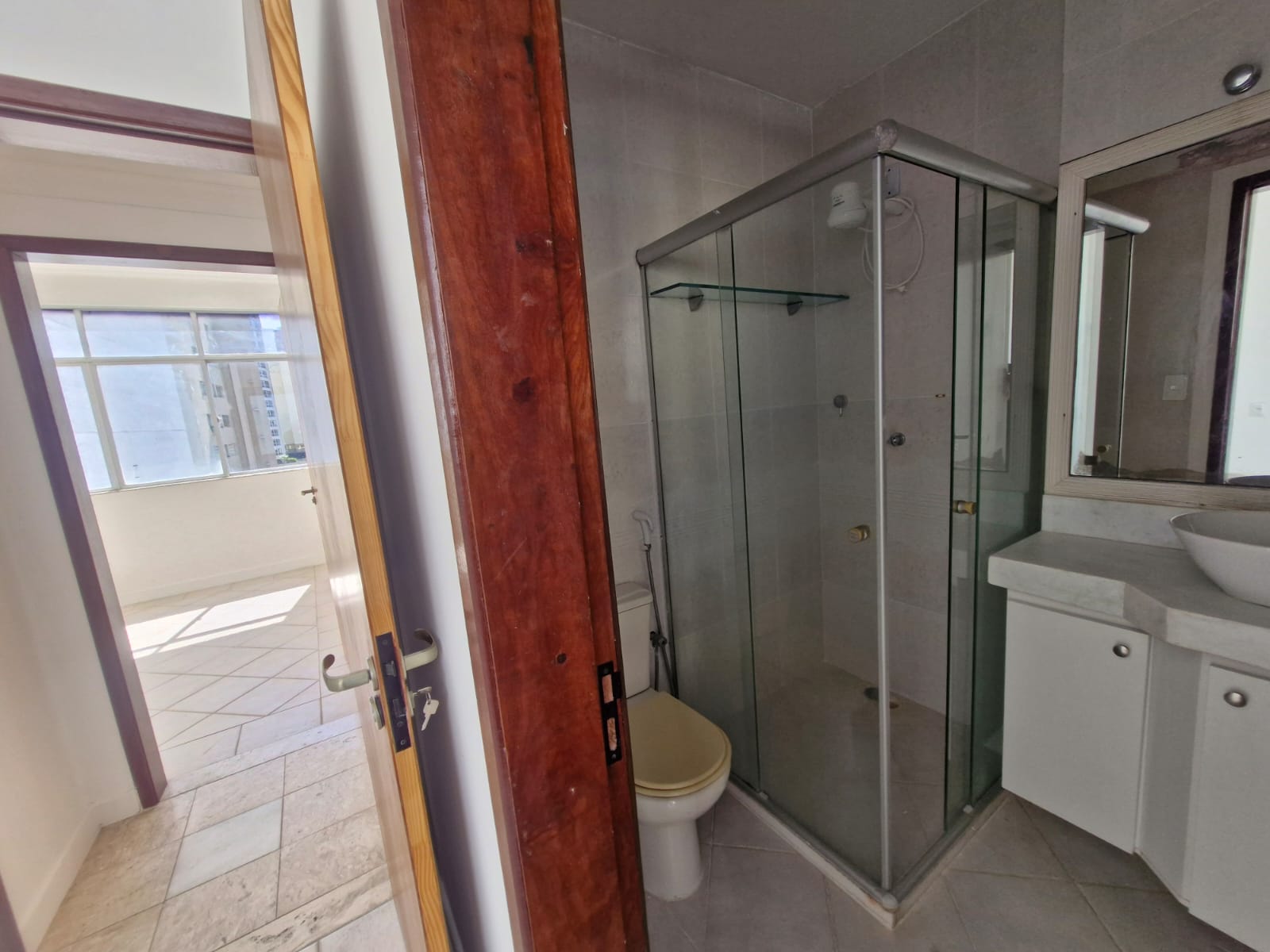 APARTAMENTO 4 QUARTOS 2 SU&Iacute;TES DEPEND&Ecirc;NCIA GARAGEM ELEVADOR PORTARIA &Agrave; VENDA NA BARRA! Rua Doutora Praguer Fróes Salvador - 