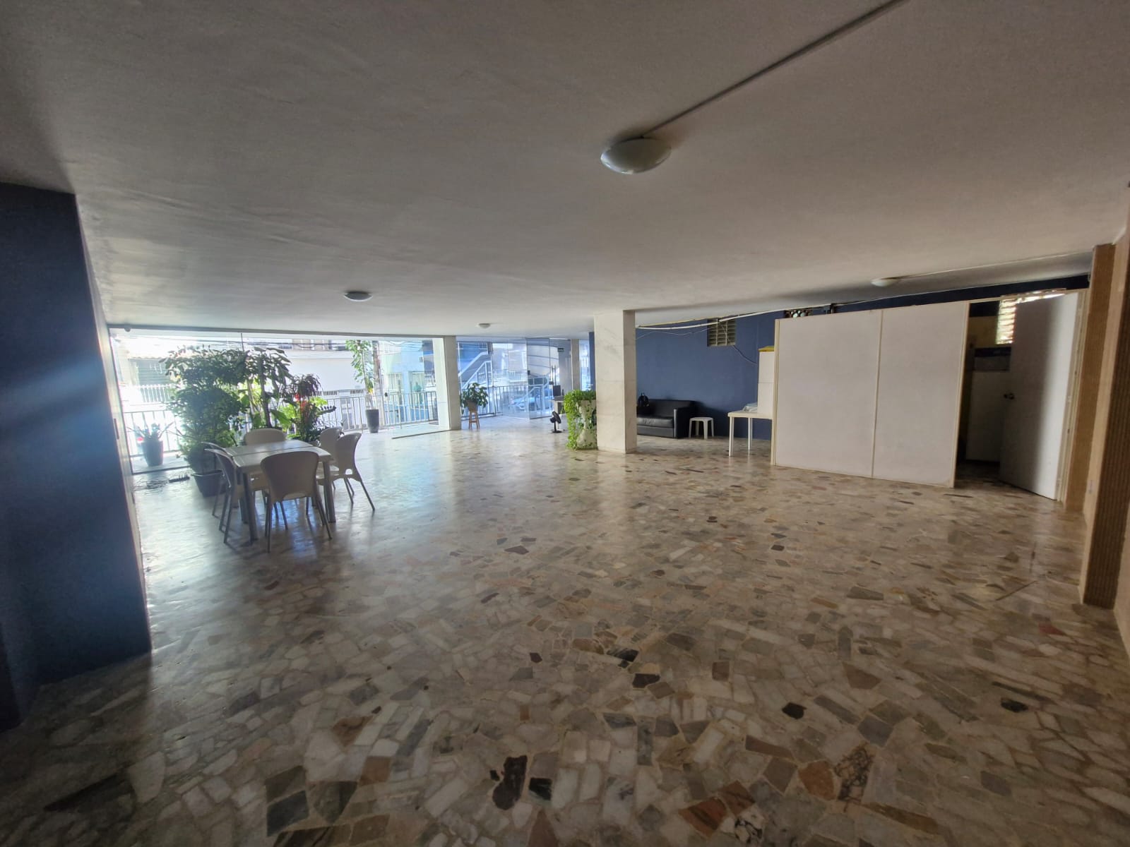 APARTAMENTO 4 QUARTOS 2 SU&Iacute;TES DEPEND&Ecirc;NCIA GARAGEM ELEVADOR PORTARIA &Agrave; VENDA NA BARRA! Rua Doutora Praguer Fróes Salvador - 