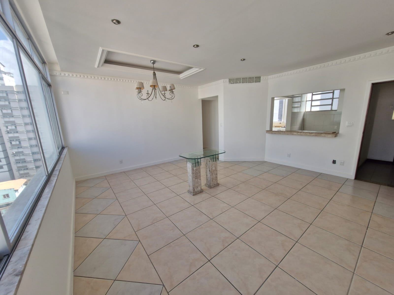 APARTAMENTO 4 QUARTOS 2 SU&Iacute;TES DEPEND&Ecirc;NCIA GARAGEM ELEVADOR PORTARIA &Agrave; VENDA NA BARRA! Rua Doutora Praguer Fróes Salvador - 