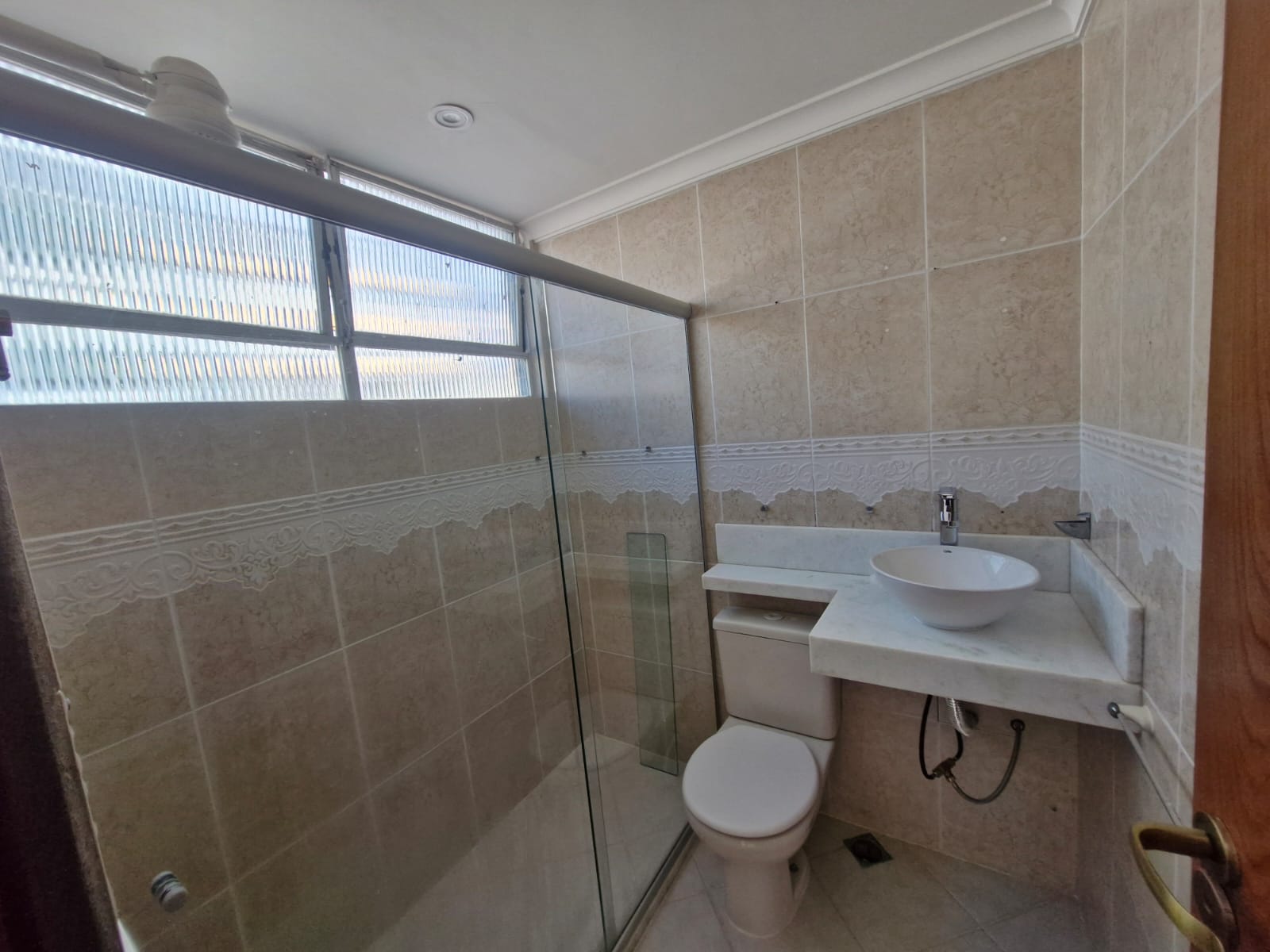 APARTAMENTO 4 QUARTOS 2 SU&Iacute;TES DEPEND&Ecirc;NCIA GARAGEM ELEVADOR PORTARIA &Agrave; VENDA NA BARRA! Rua Doutora Praguer Fróes Salvador - 