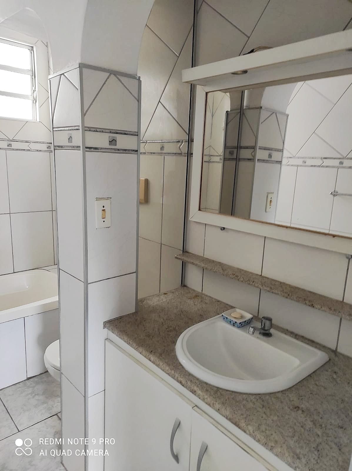 APARTAMENTO 2 QUARTOS NASCENTE DEPEND&Ecirc;NCIA GARAGEM PORTARIA 24h &Agrave; VENDA NA BARRA! Rua São Luiz Salvador - 