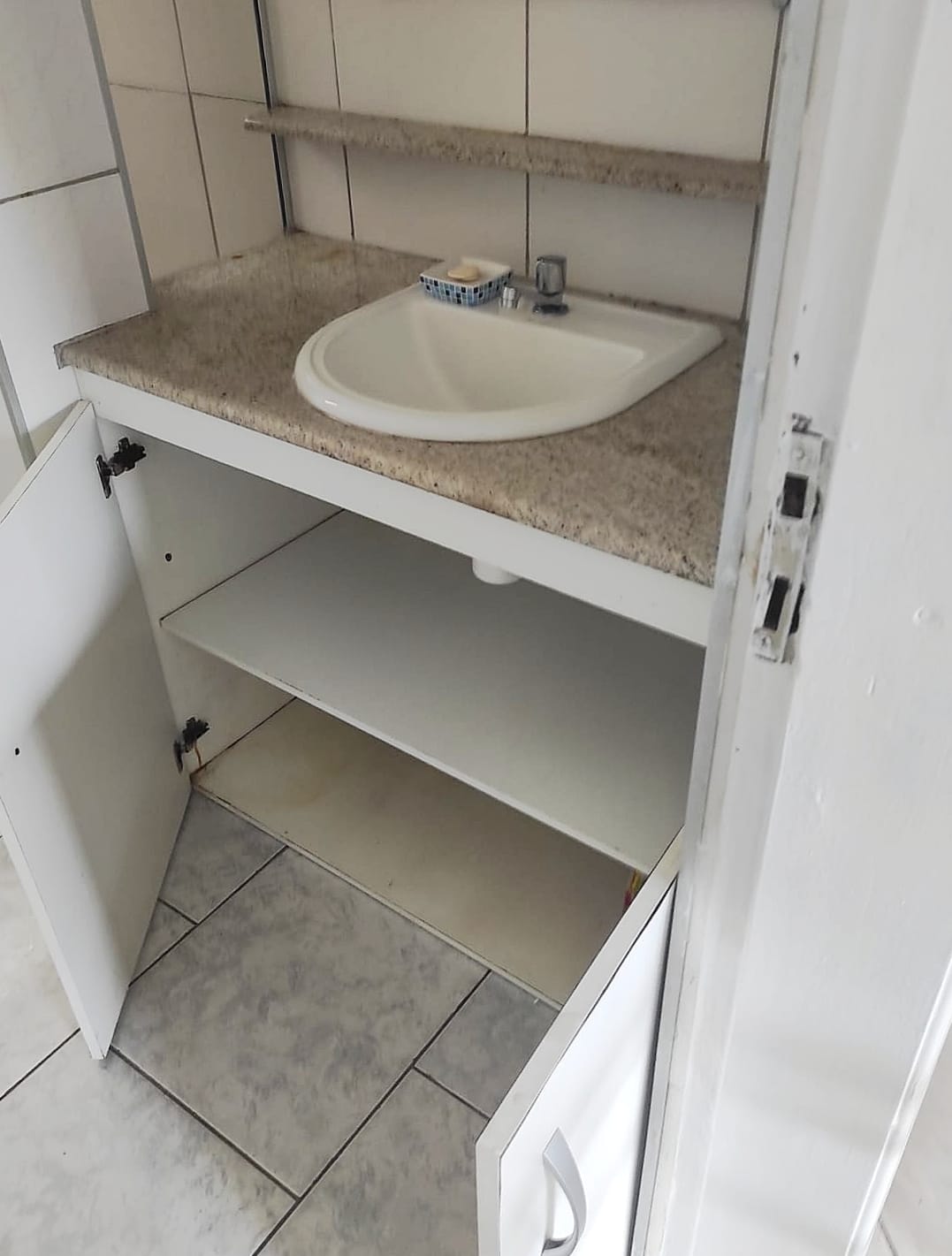 APARTAMENTO 2 QUARTOS NASCENTE DEPEND&Ecirc;NCIA GARAGEM PORTARIA 24h &Agrave; VENDA NA BARRA! Rua São Luiz Salvador - 