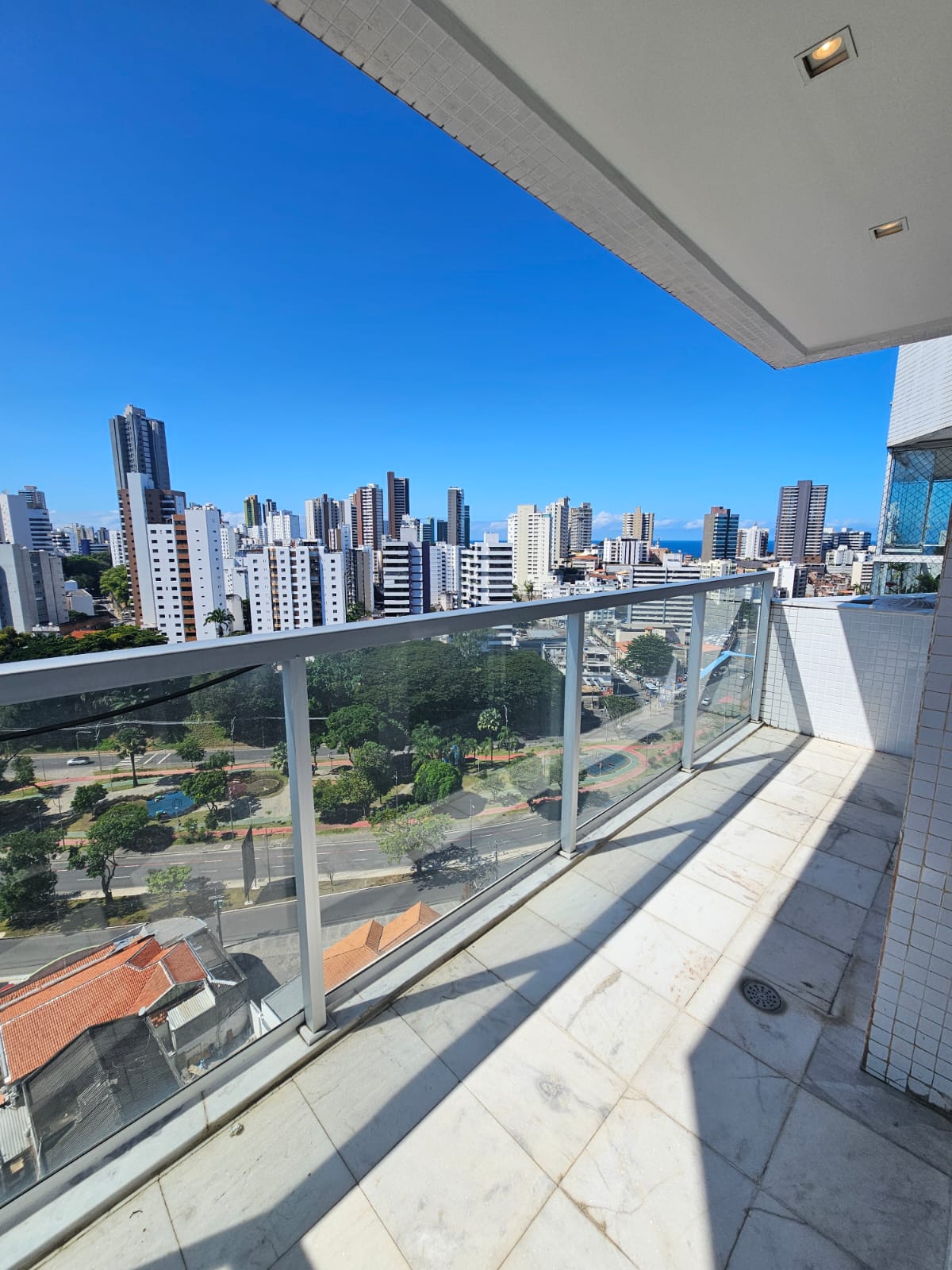 APARTAMENTO NASCENTE TOTAL 3 QUARTOS 2 SU&Iacute;TES VARANDA LAVABO 2 GARAGENS &Agrave; VENDA NA GRA&Ccedil;A! Avenida Princesa Leopoldina Salvador - 